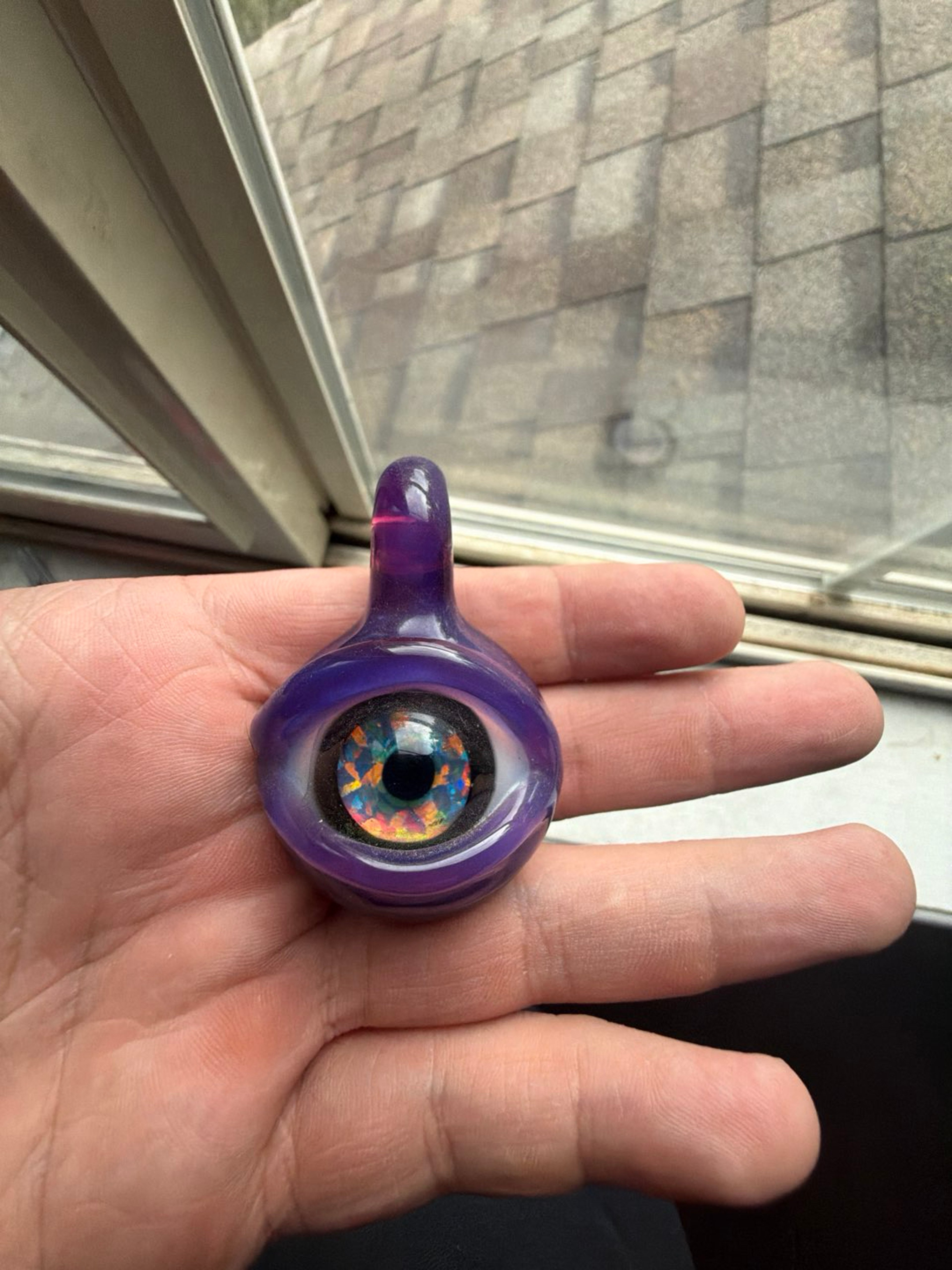 Preview pic of Mako eye pendant