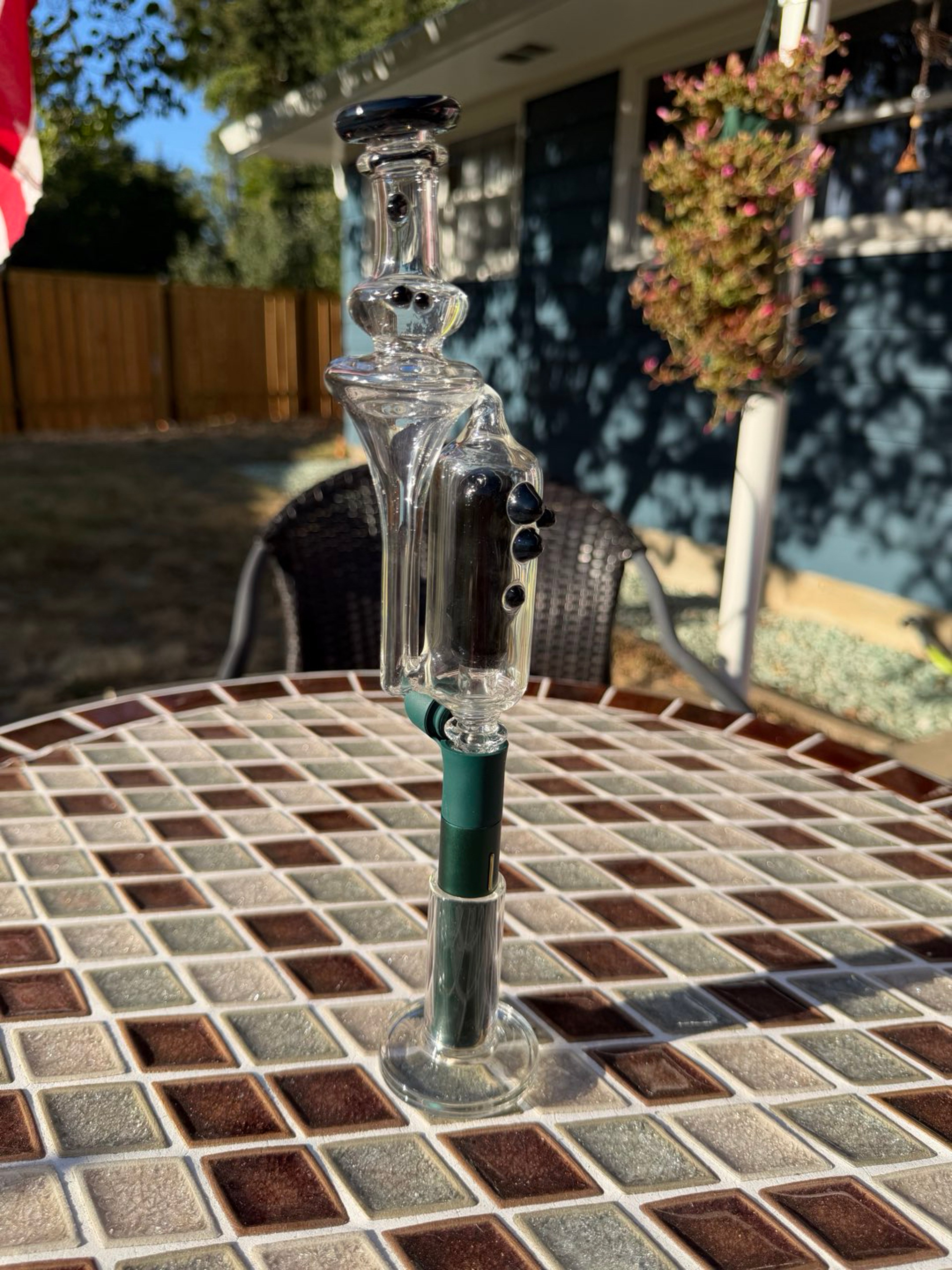 Preview pic of Puffco pivot top and base with tornado action from OJ flame glass
