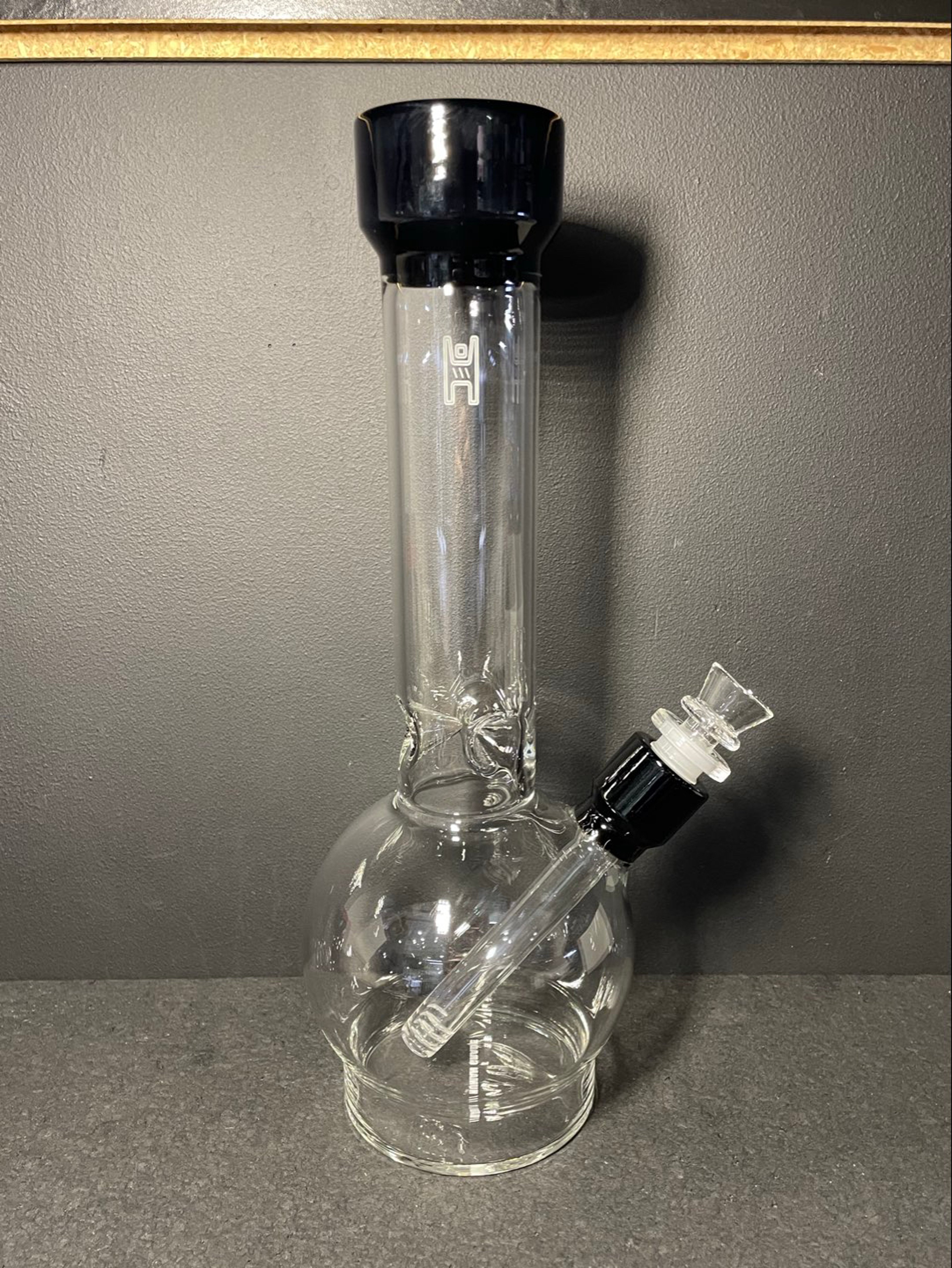 Preview pic of 12” Ball Waterpipe Clear/Black