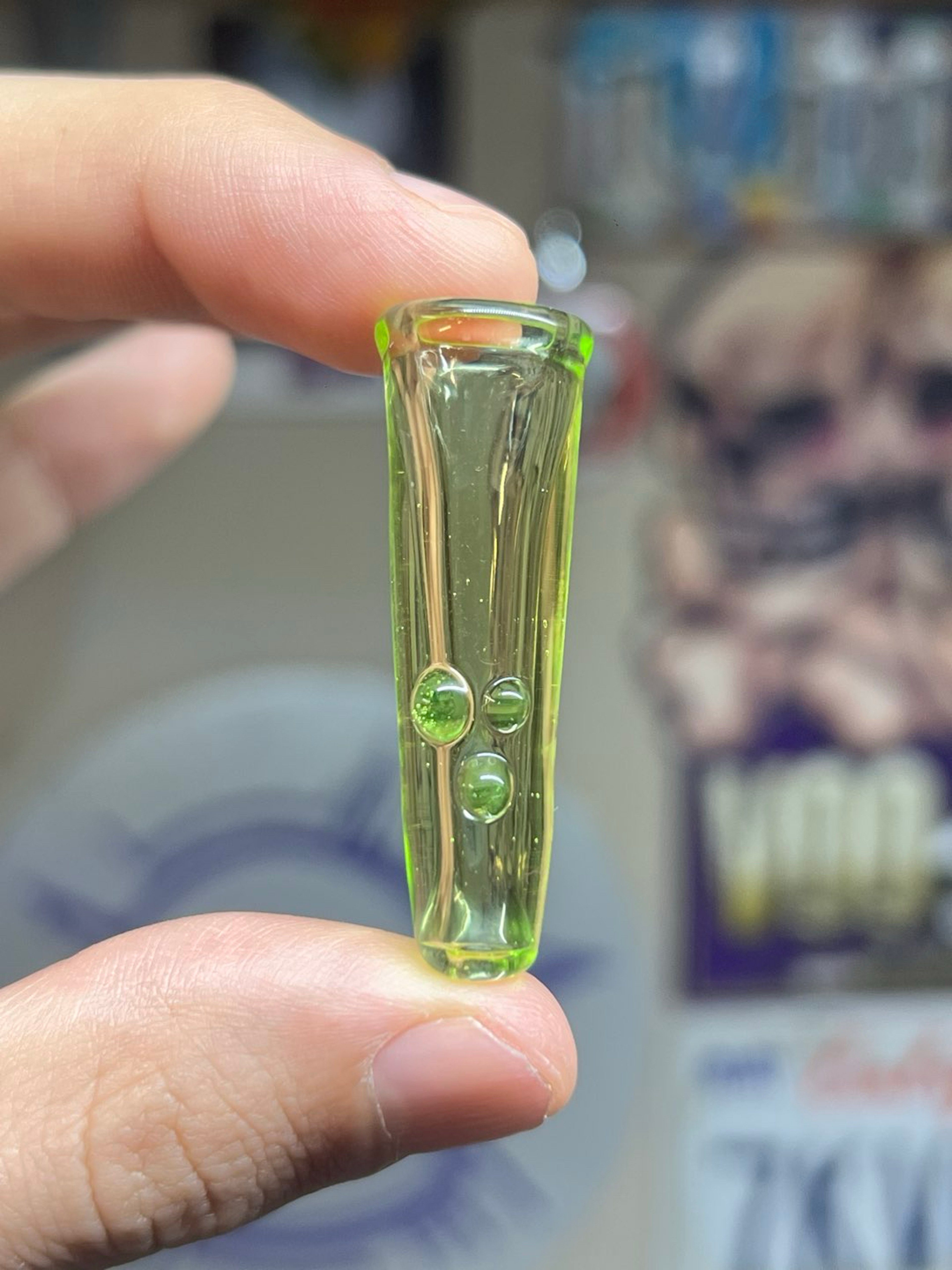 Green Tip, UV accents image 0