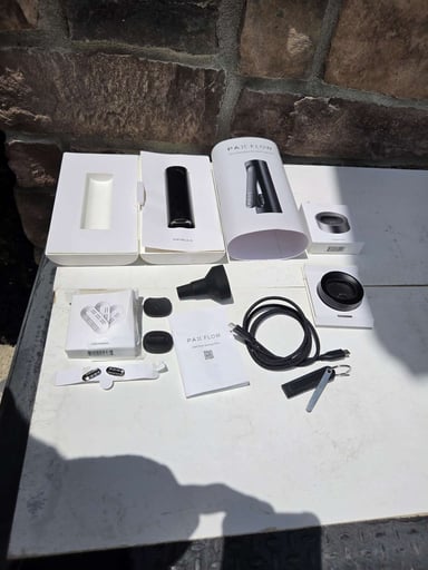 Preview pic of PAX FLOW Onyx Bundle + Charging Dock + Water Pipe Adapter + Accessories