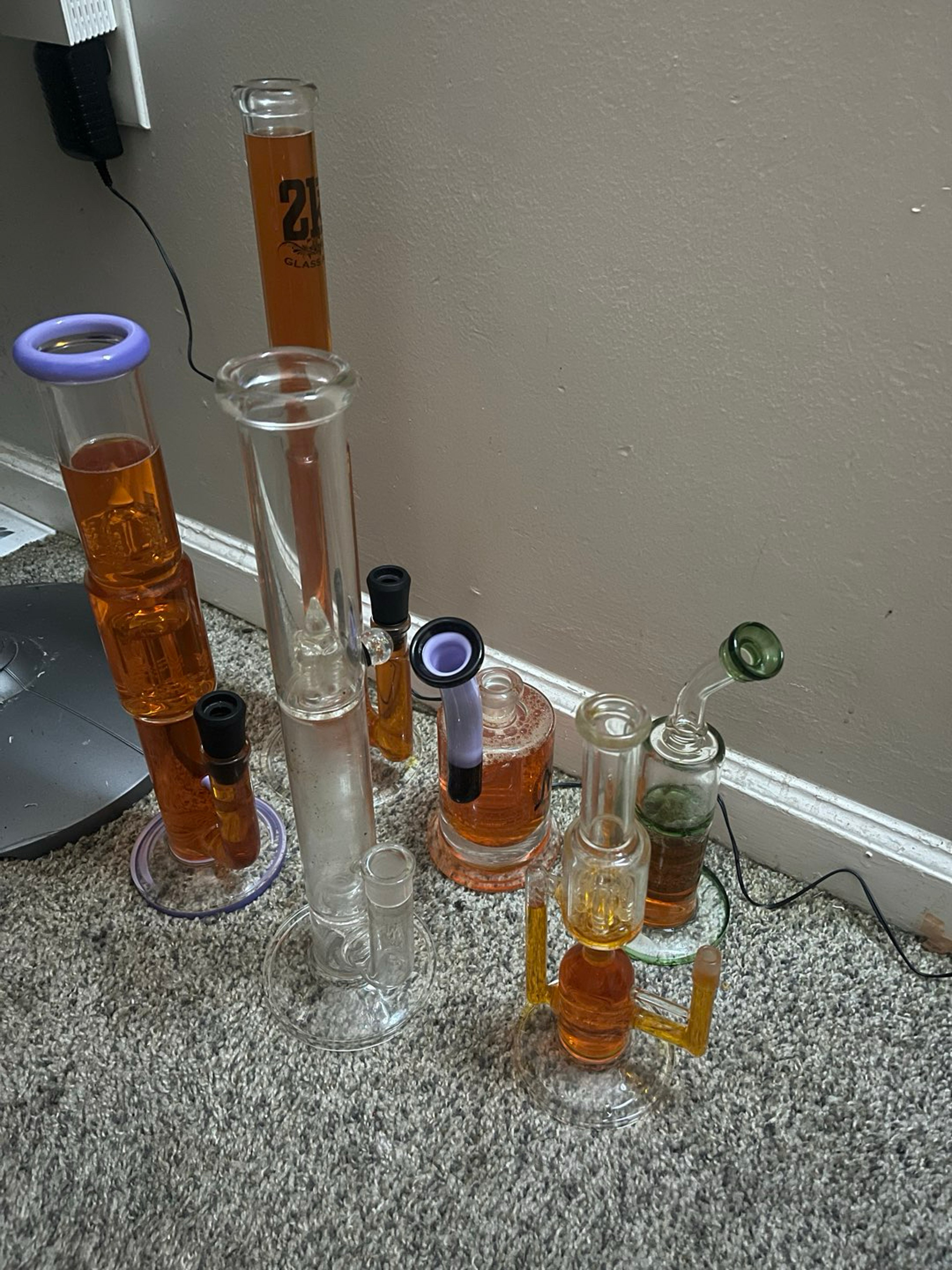 Glass bundle (5 bongs) image 0