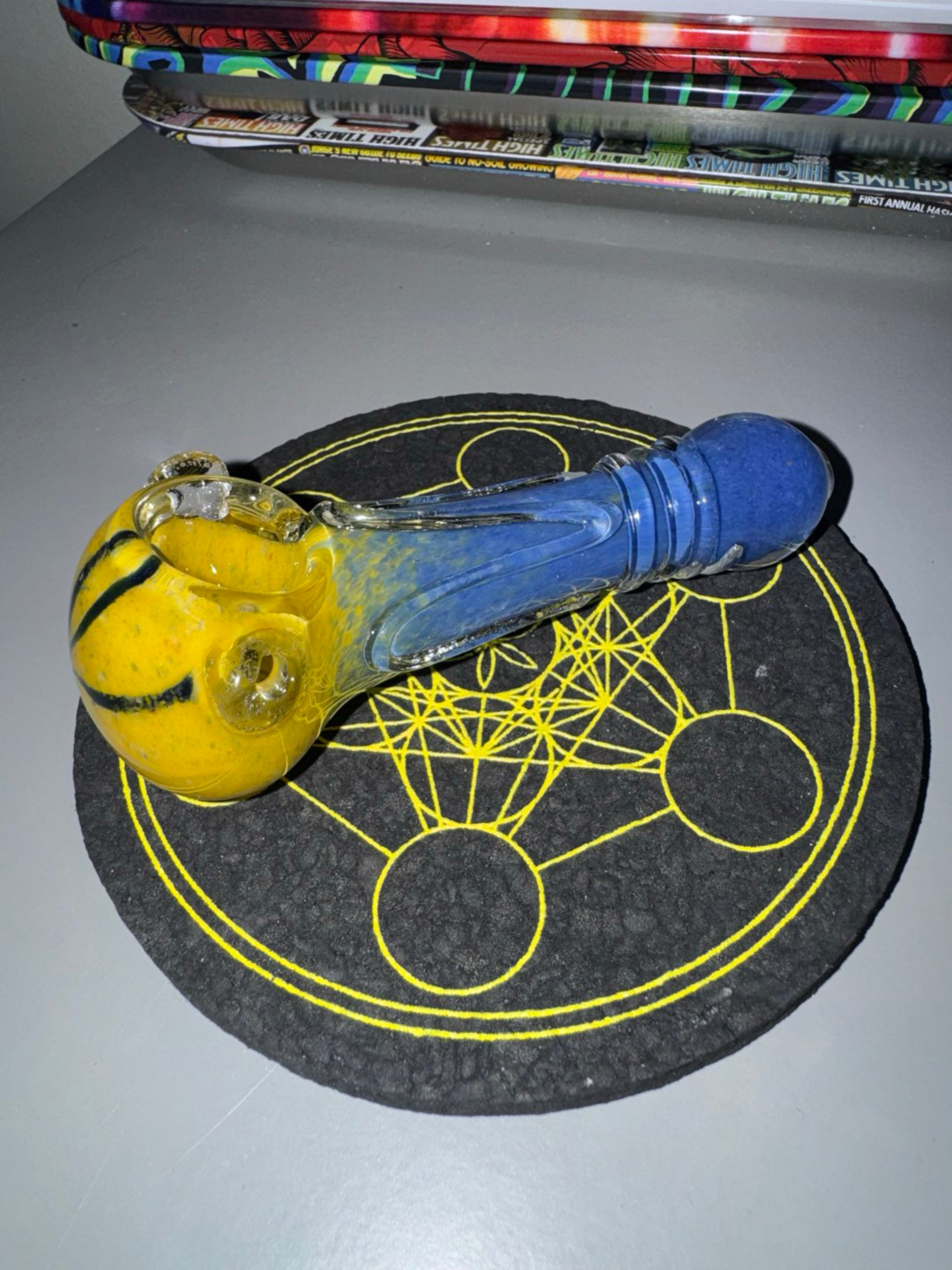 Preview pic of Nice Blue and Yellow Spoon Pipe