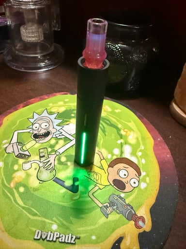 Preview pic of puffco pivot with iridescent glass top (UV reactive)