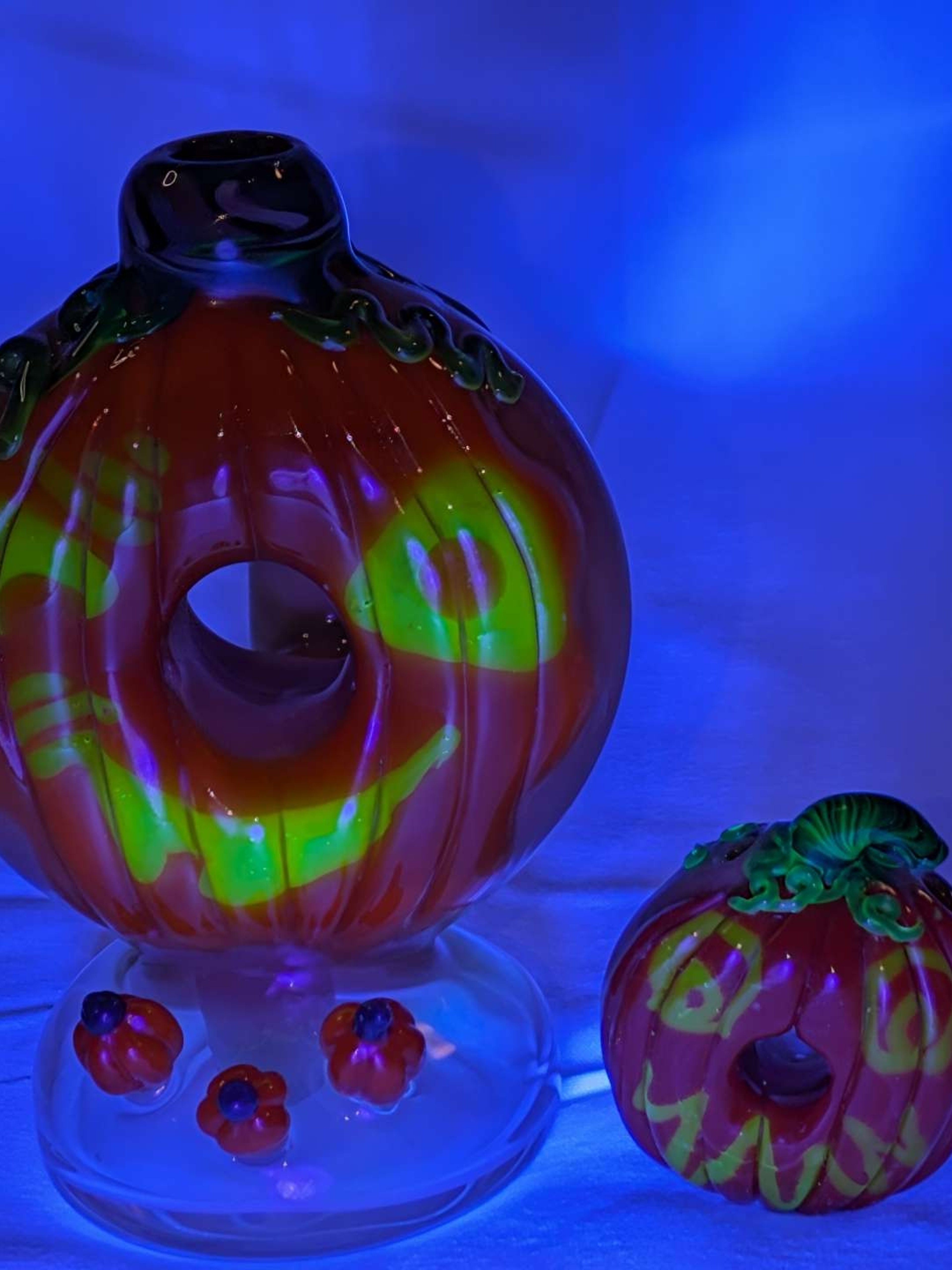 Preview pic of KGB x Sarah Marblesbee 2017 Frosted Frights Halloween pumpkin rig, 2016 pumpkin pendy set