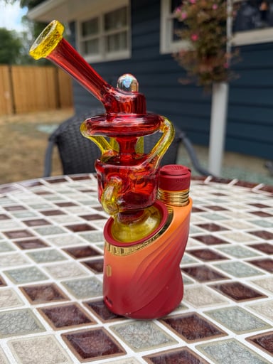 Preview pic of Puffco peak recycler top from VIP glass.