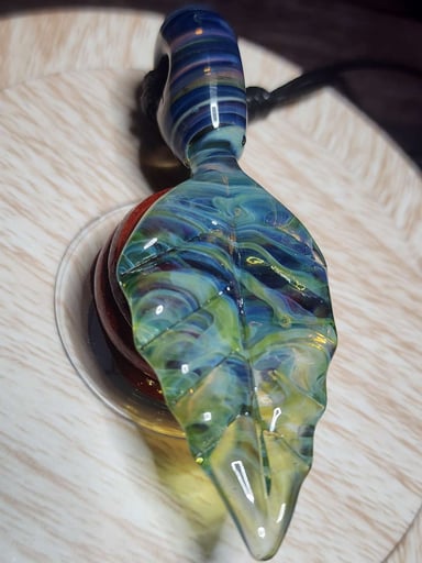 Preview pic of LEAF PENDY