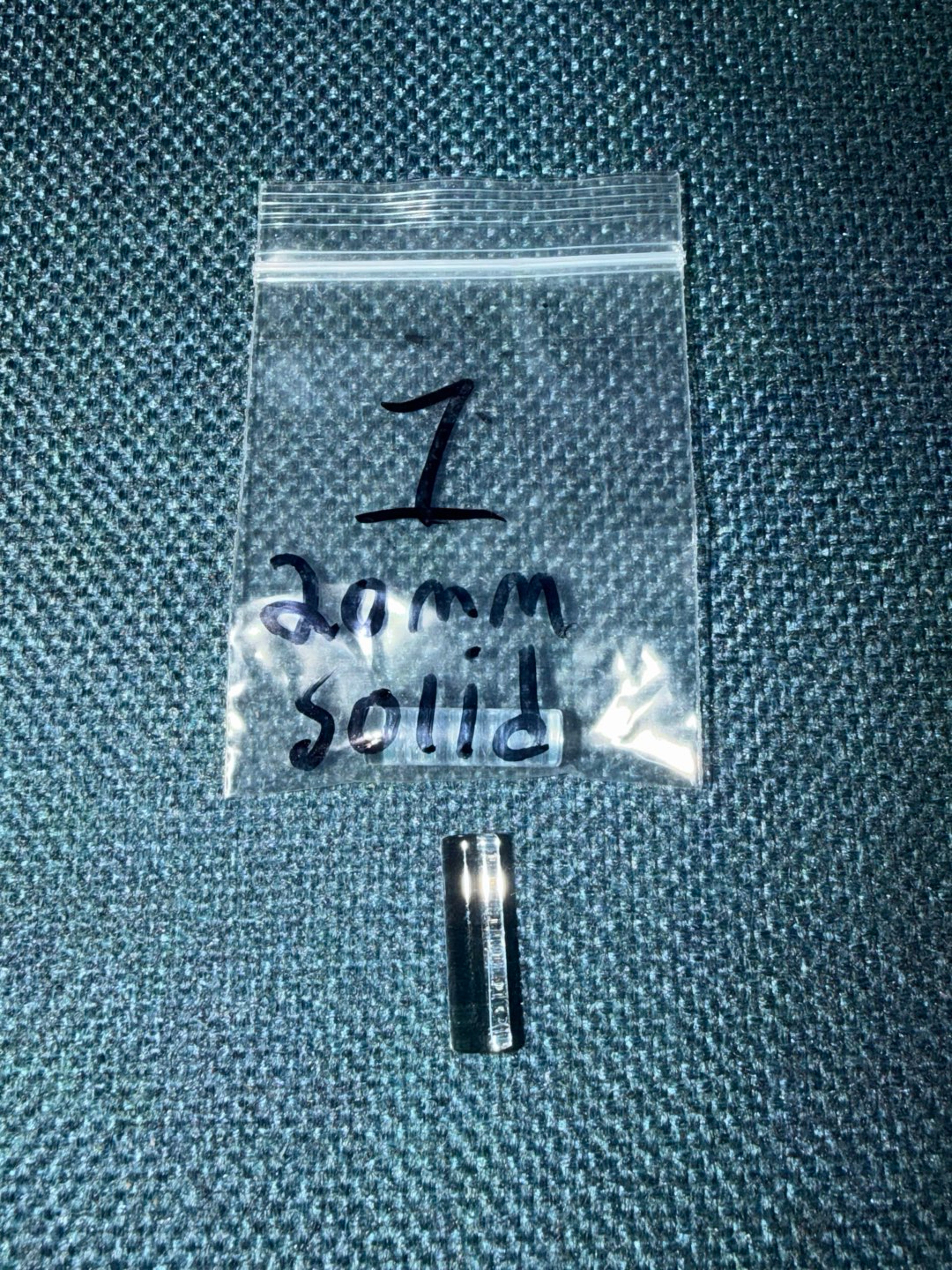 Preview pic of 20mm solid quartz pillar