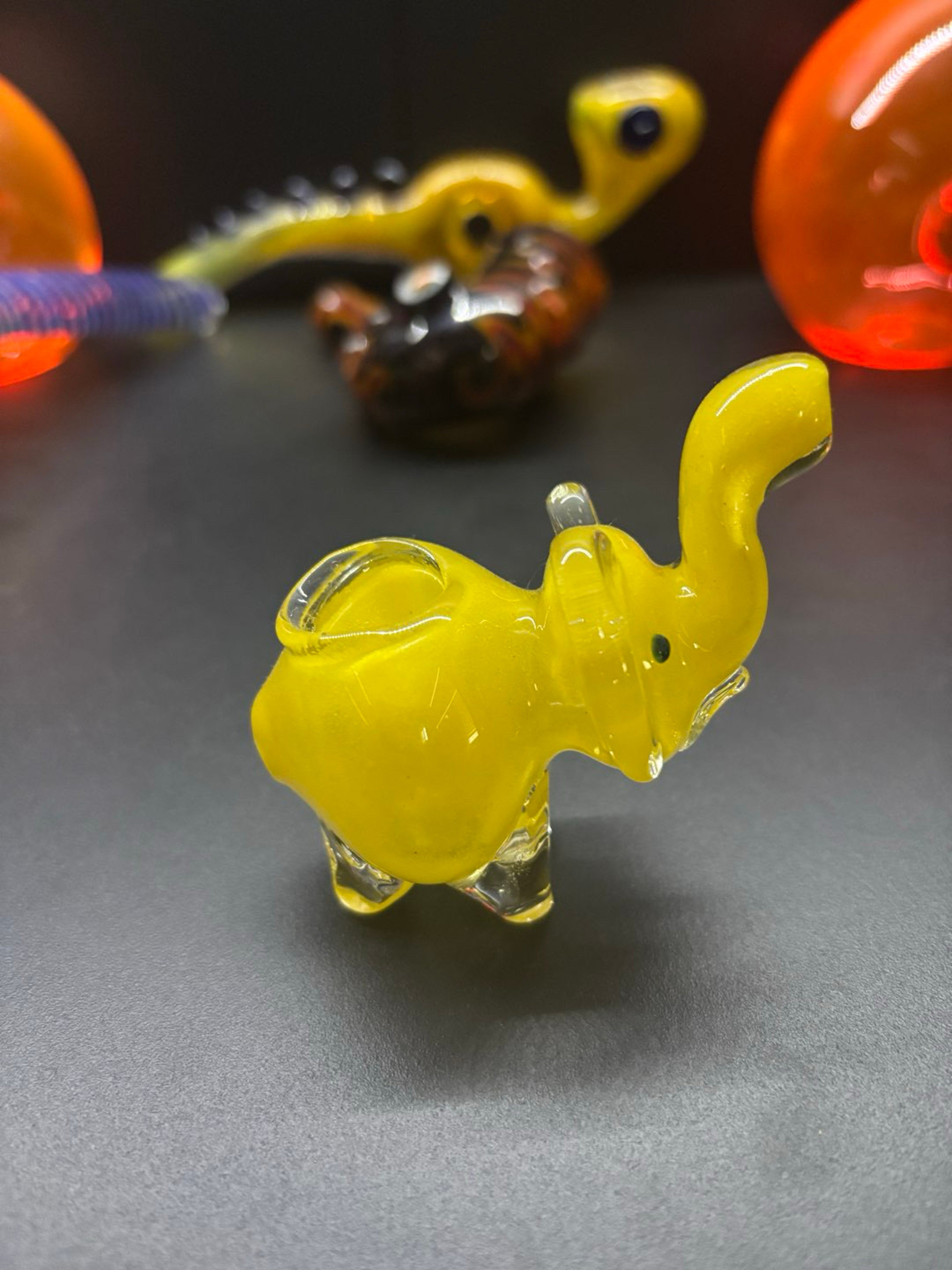 Yellow glass elephant pipe image 0