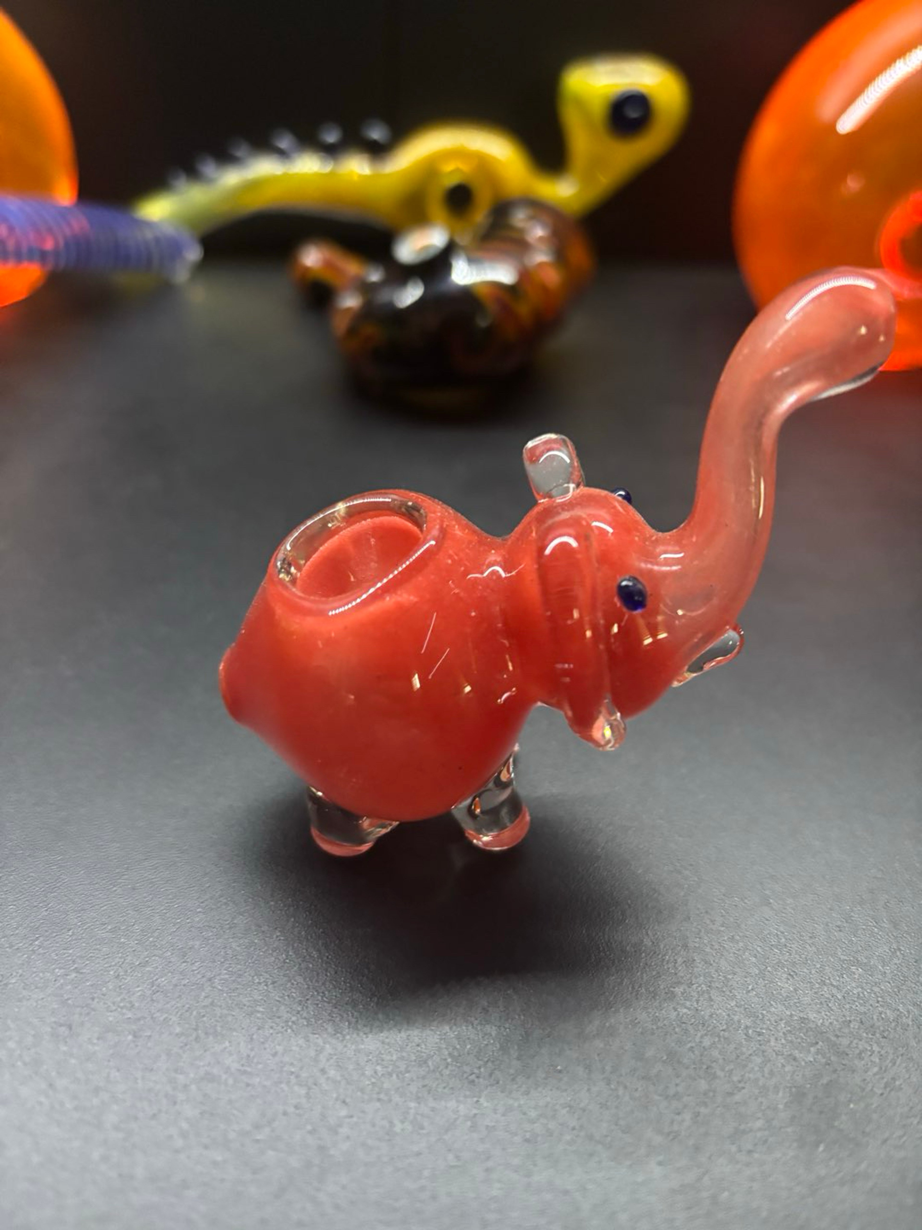 Red glass elephant pipe image 0