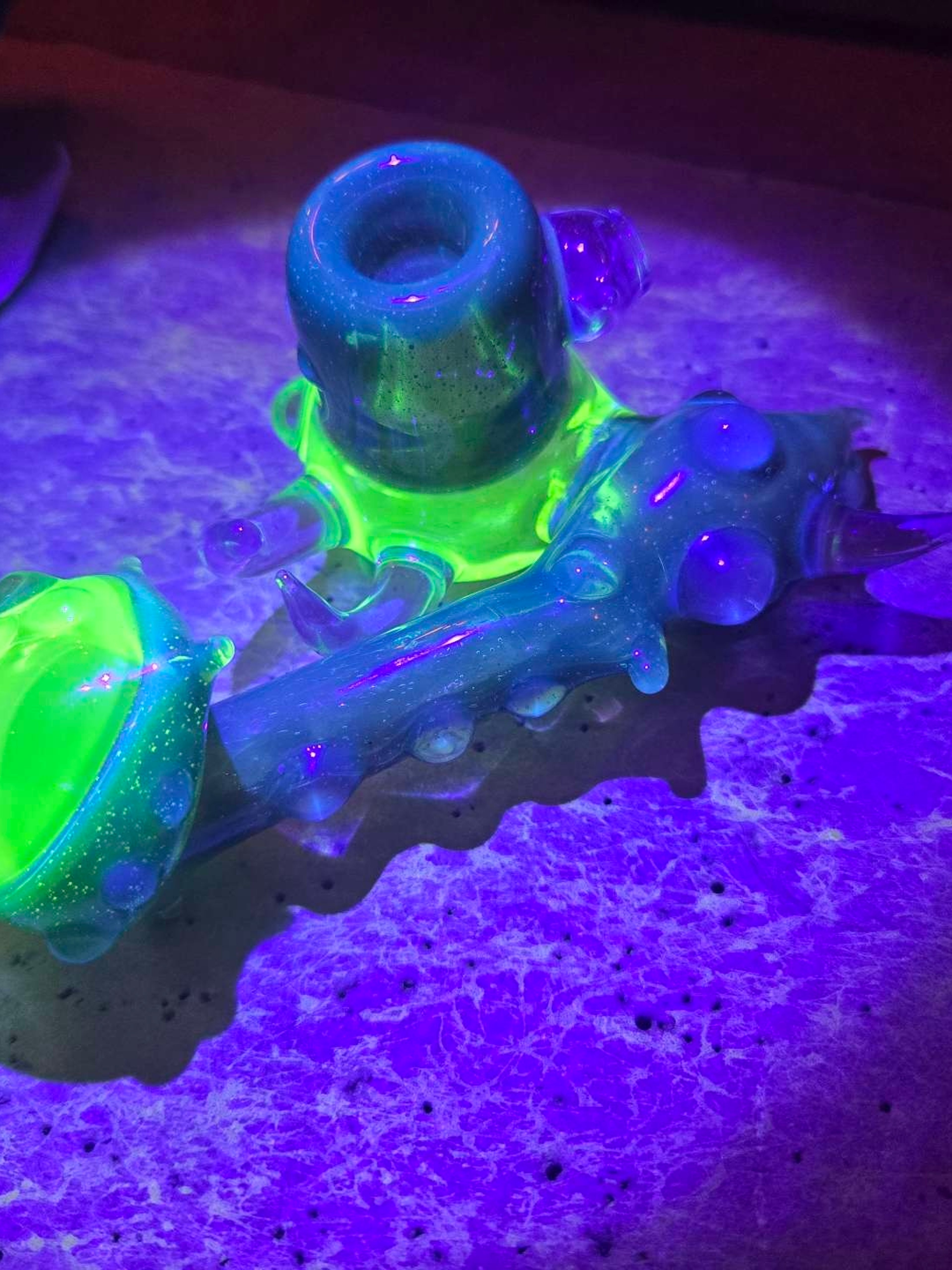 Custom UV-Reactive Borosilicate Glass Pipe – Intense Glow Under Blacklight image 0