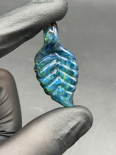 Preview pic of Leaf pendant