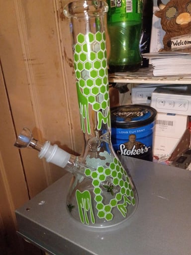 Preview pic of Glow in dark water bong