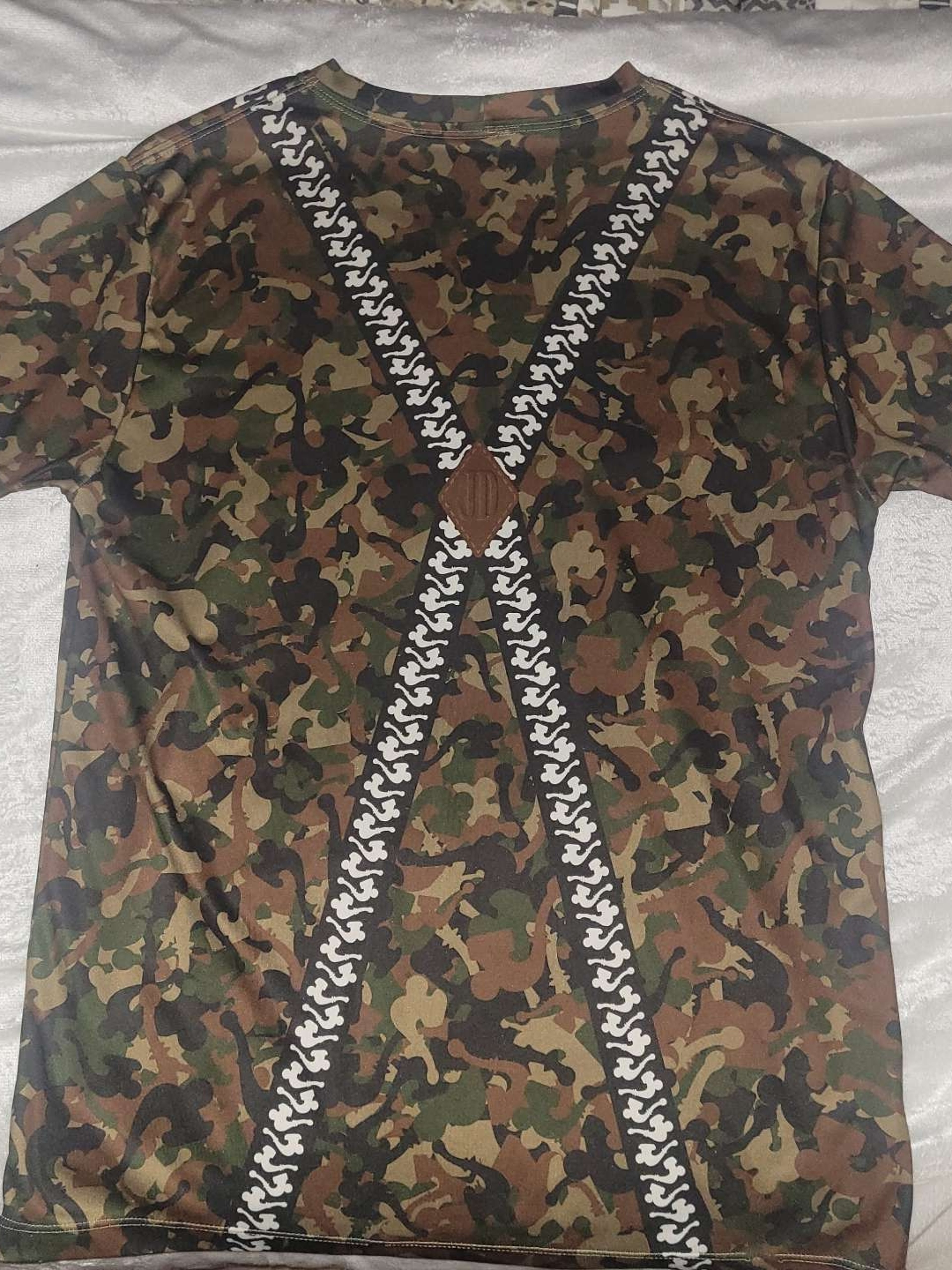 Preview pic of JD Maplesden camo shirt.