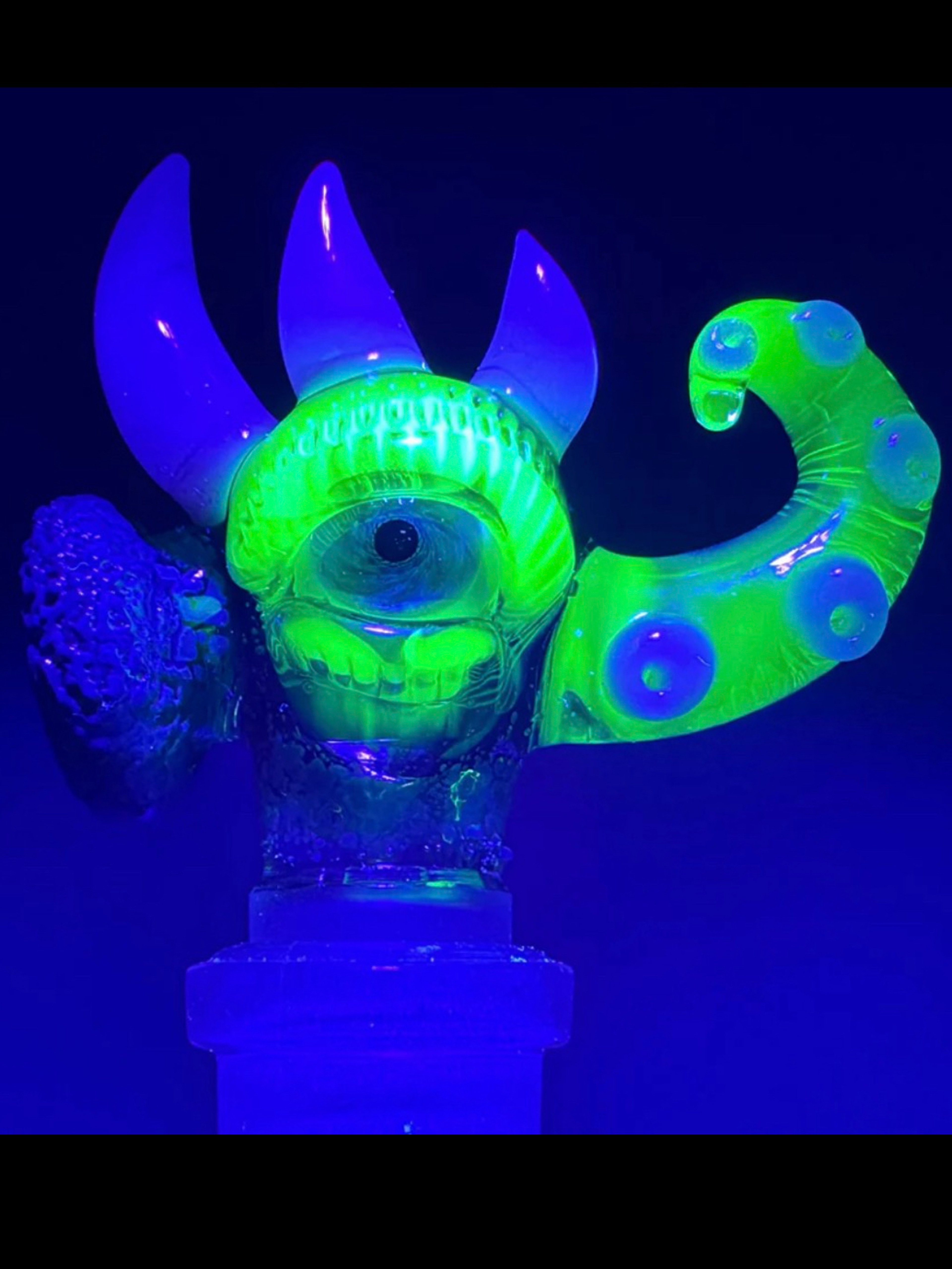 Preview pic of Salt Glass 14mm 3 Hole Slide (UV Reactive)🦚🦎