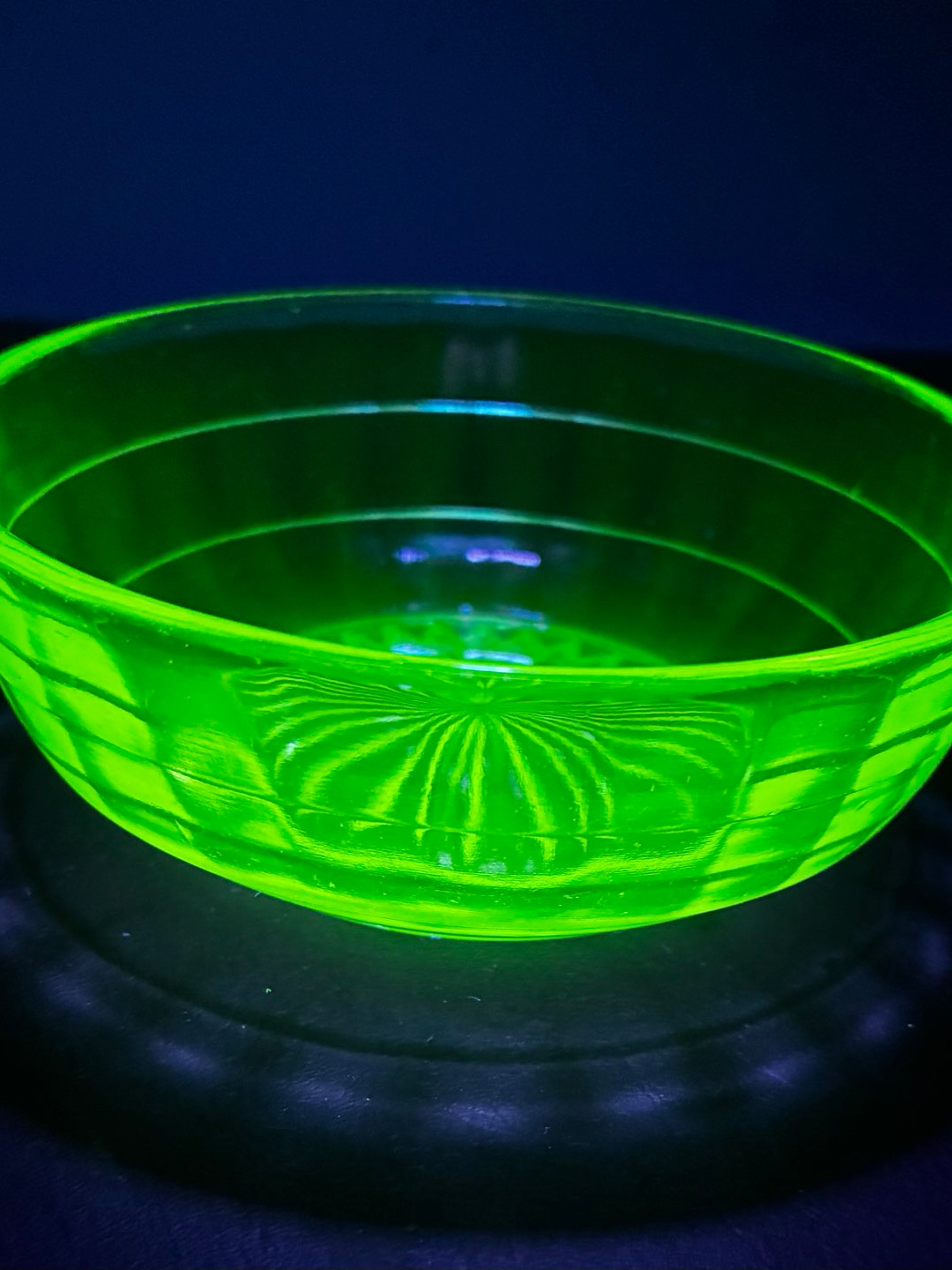 Preview pic of Depression era Uranium fruit dish UV