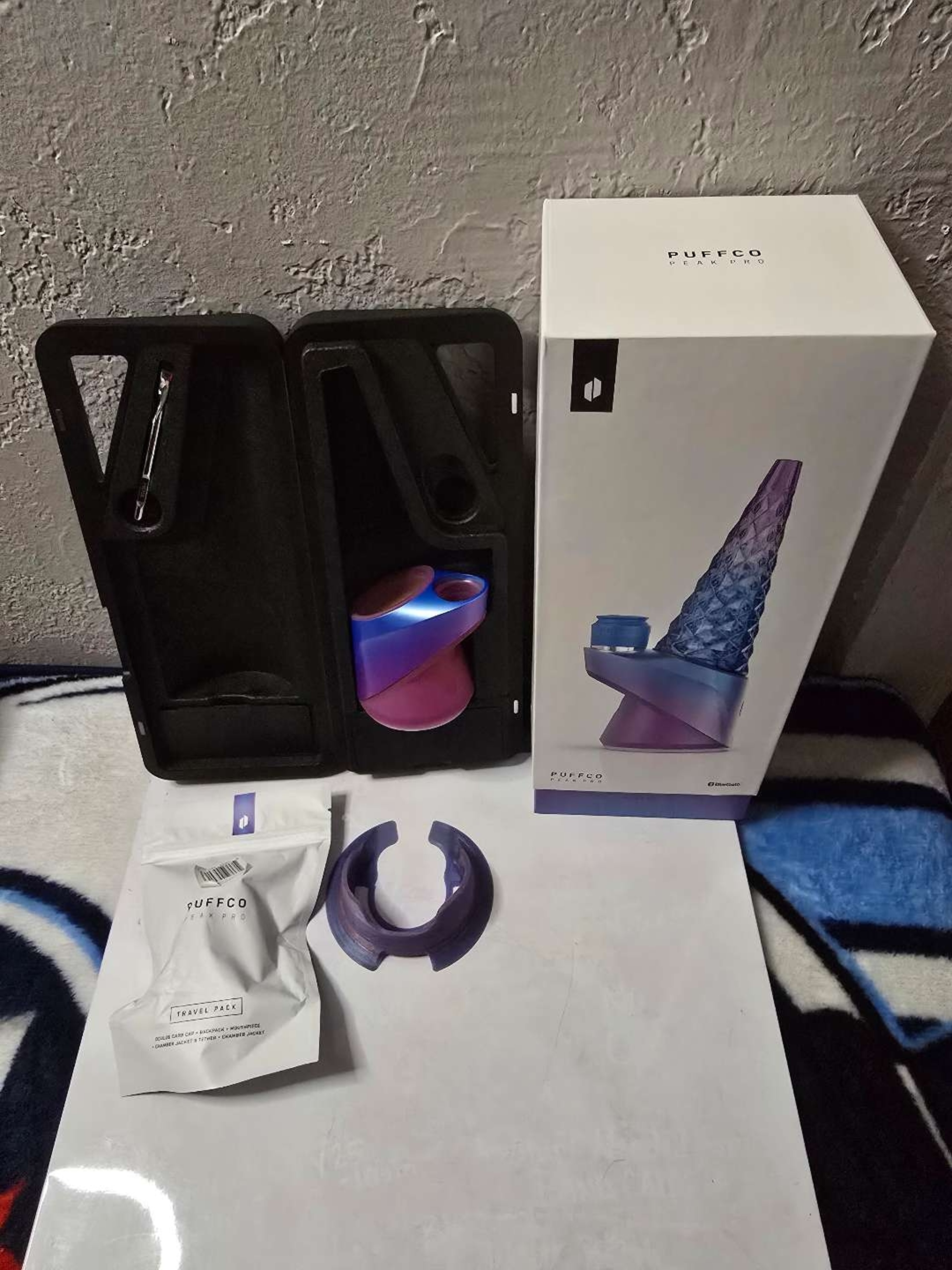 Preview pic of Puffco Peak Pro Indiglo Limited Edition Base