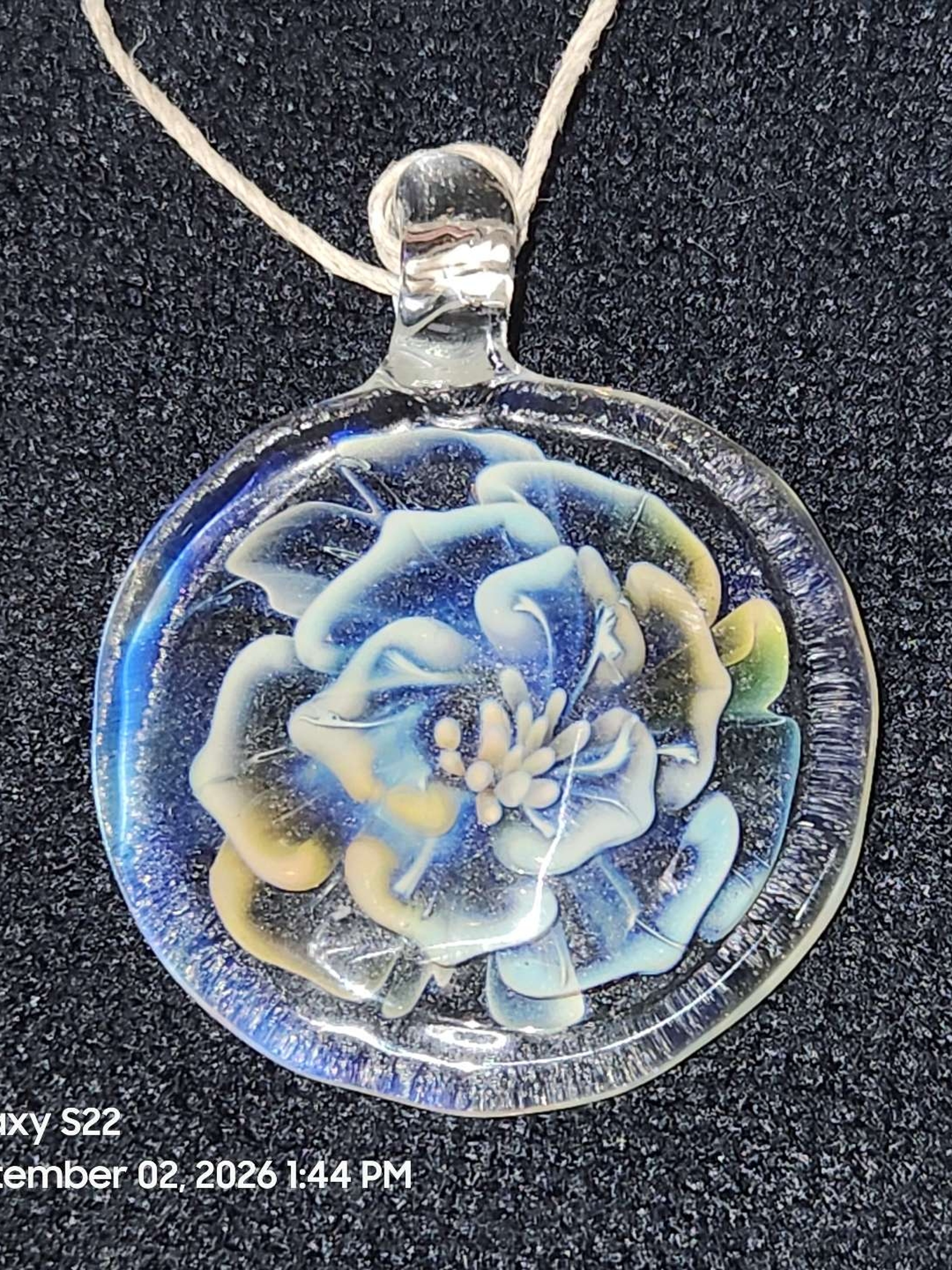 Preview pic of Flower pendant