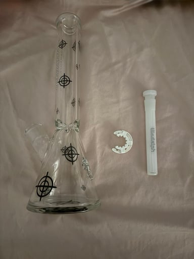 Preview pic of Illadelph Scoped Series Mini Beaker (Black)