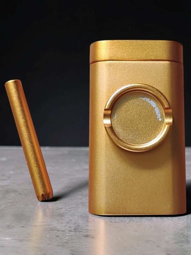Preview pic of Gold Dugout Built-in Grinder One Hitter