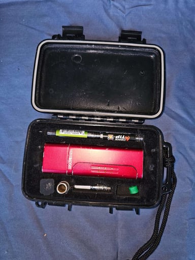 Preview pic of Hunibadger vaporizor kit with case.
