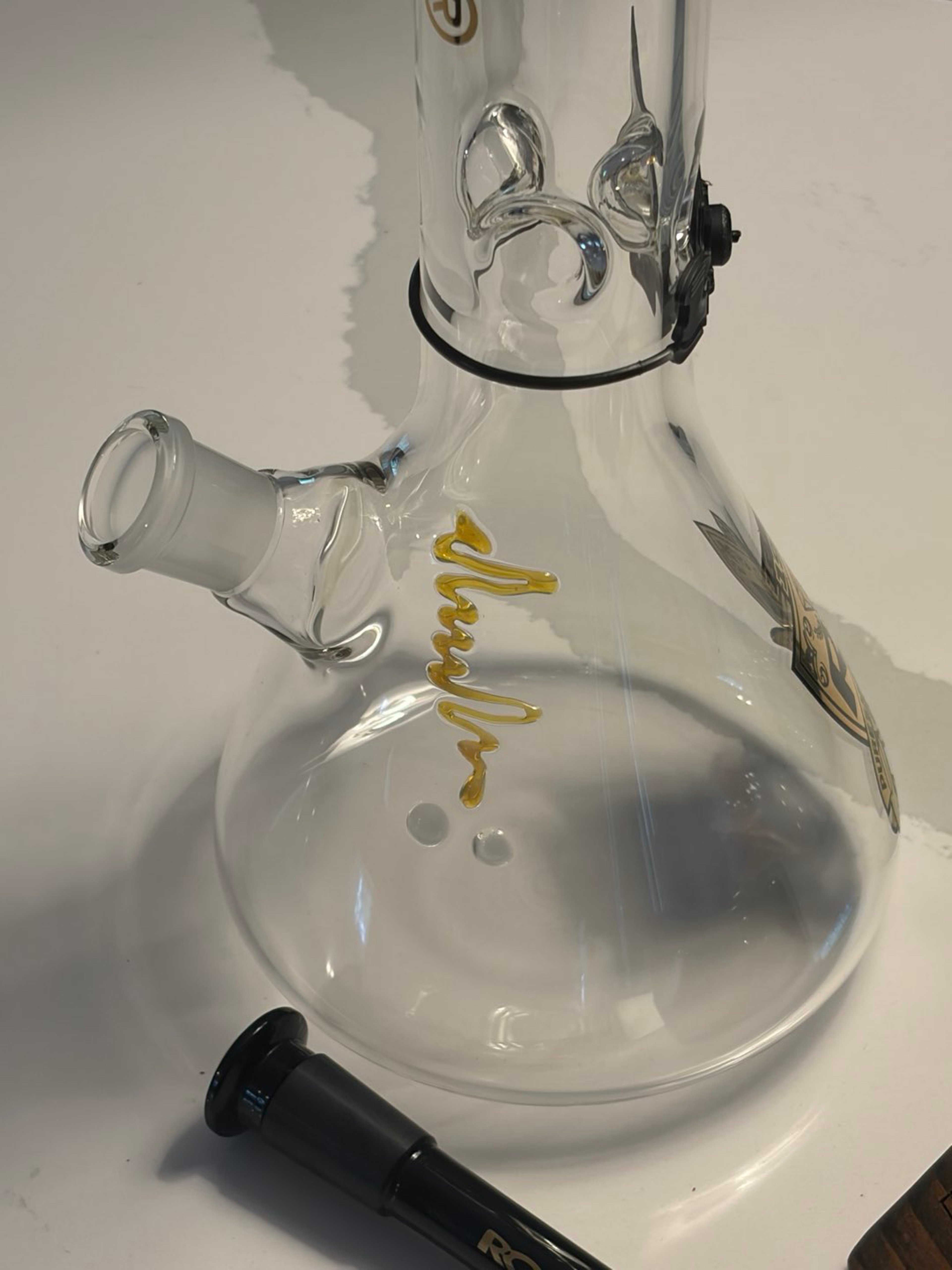 Preview pic of GOLD and BLACK ROOR Glass Bong - BRAND NEW