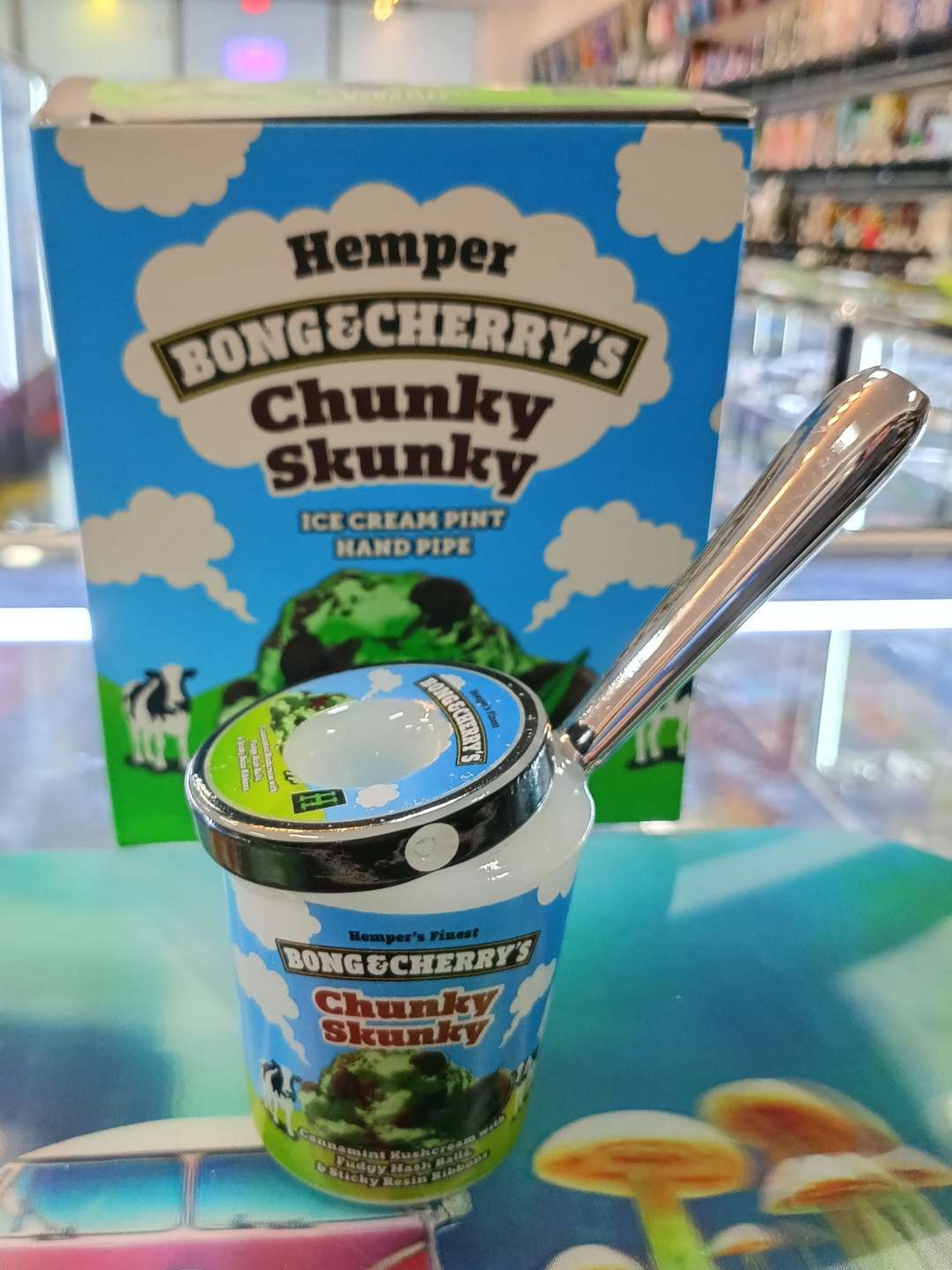 Preview pic of 5 in tall Bong&Cherry's Hemper handpipe new in box