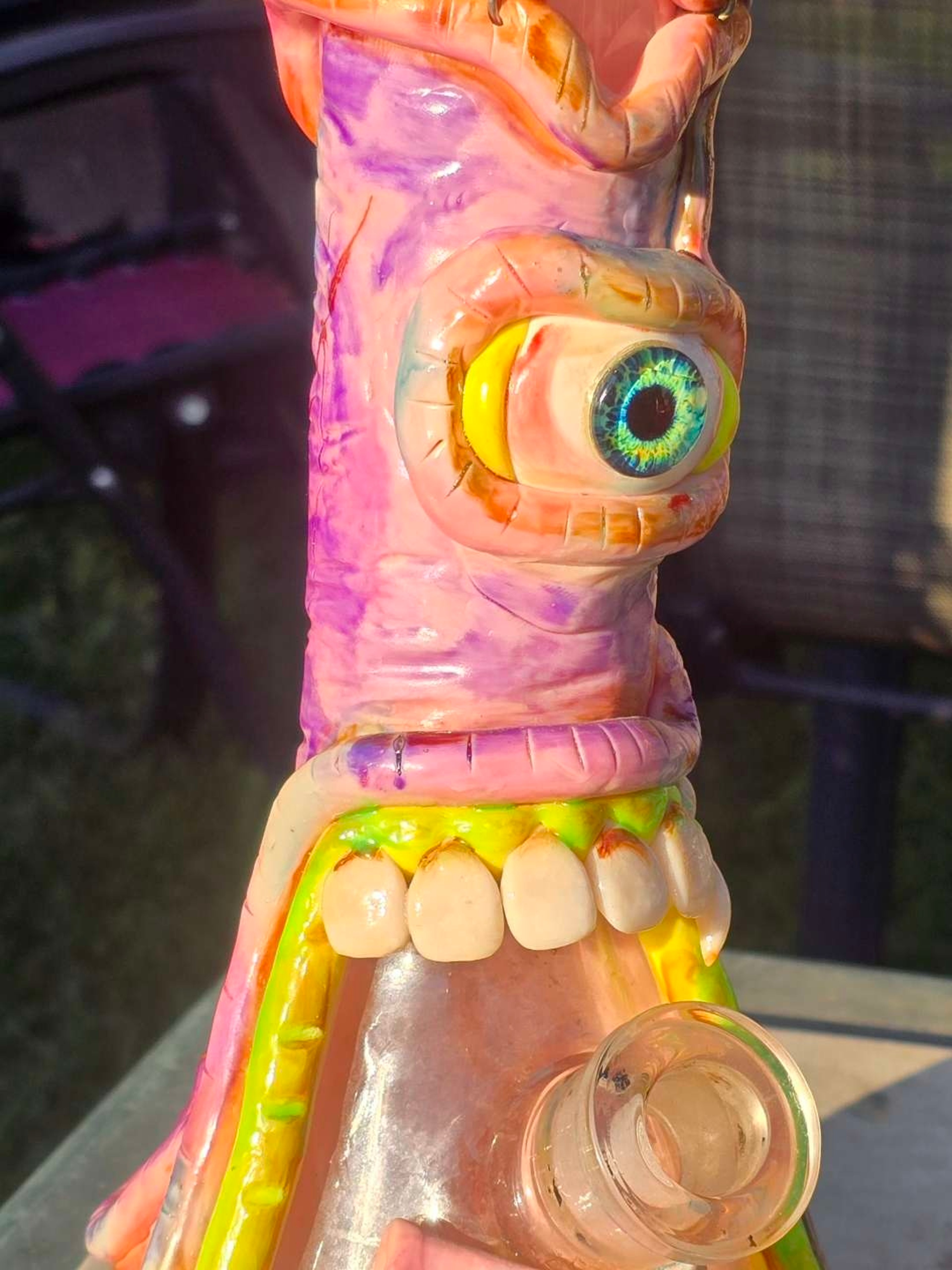 Preview pic of Phoenix Star 12.5" 3D One-Eyed Monster Resin Beaker