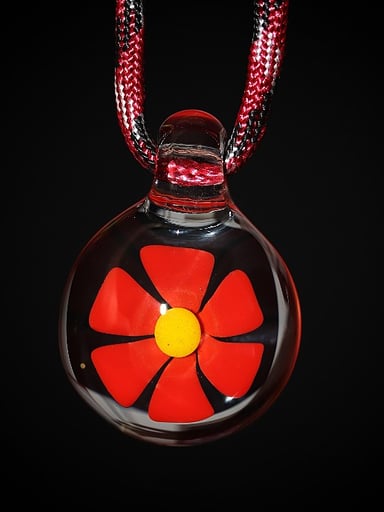 Preview pic of @nicniceglass Red daisy peandant