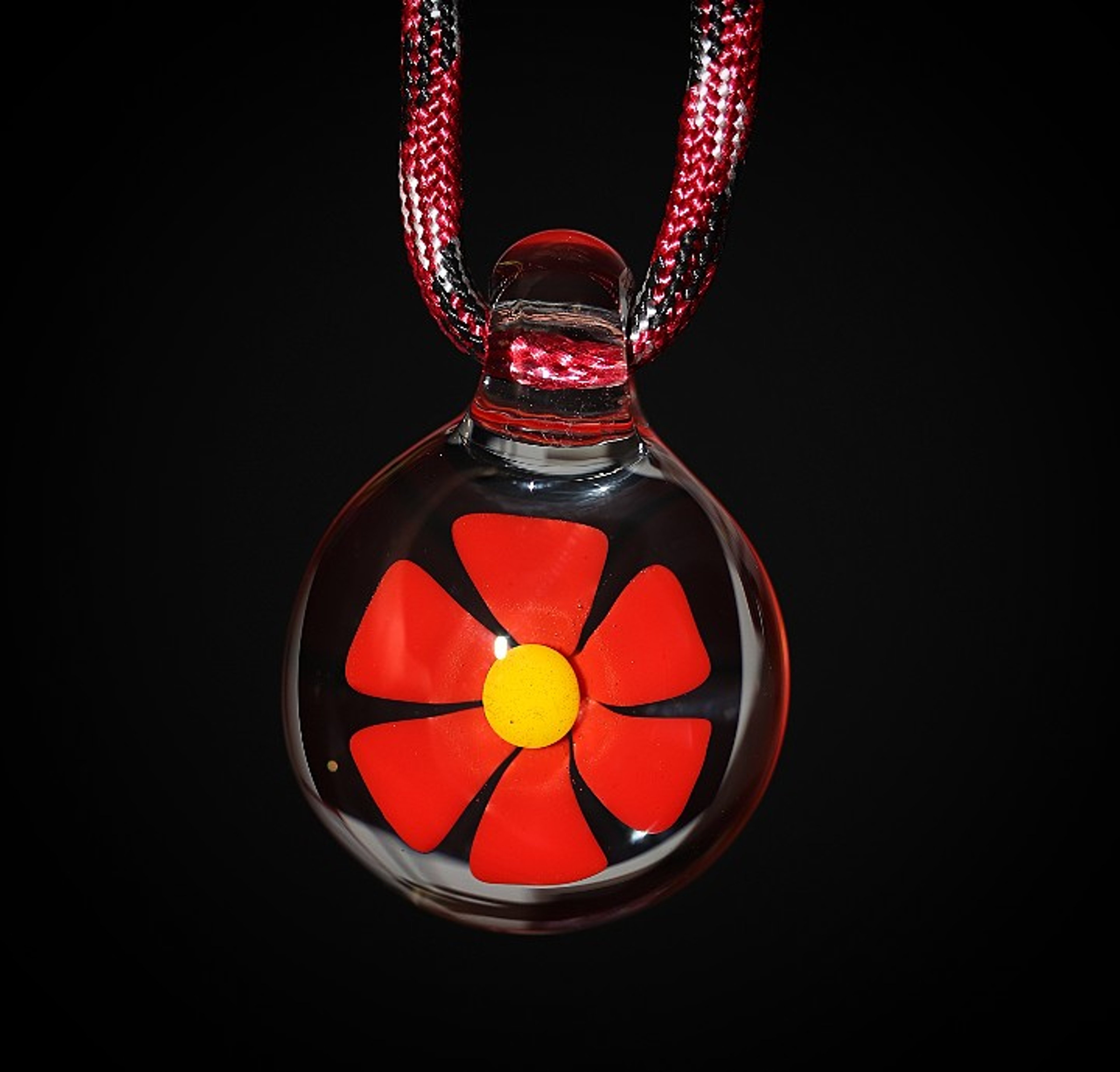 Preview pic of @nicniceglass Red daisy peandant