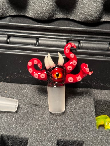 Preview pic of Red and black tentacle salt glass slide