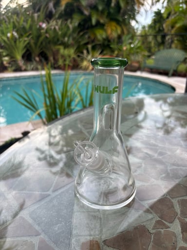 Preview pic of WULF Beaker with Green Mouthpiece