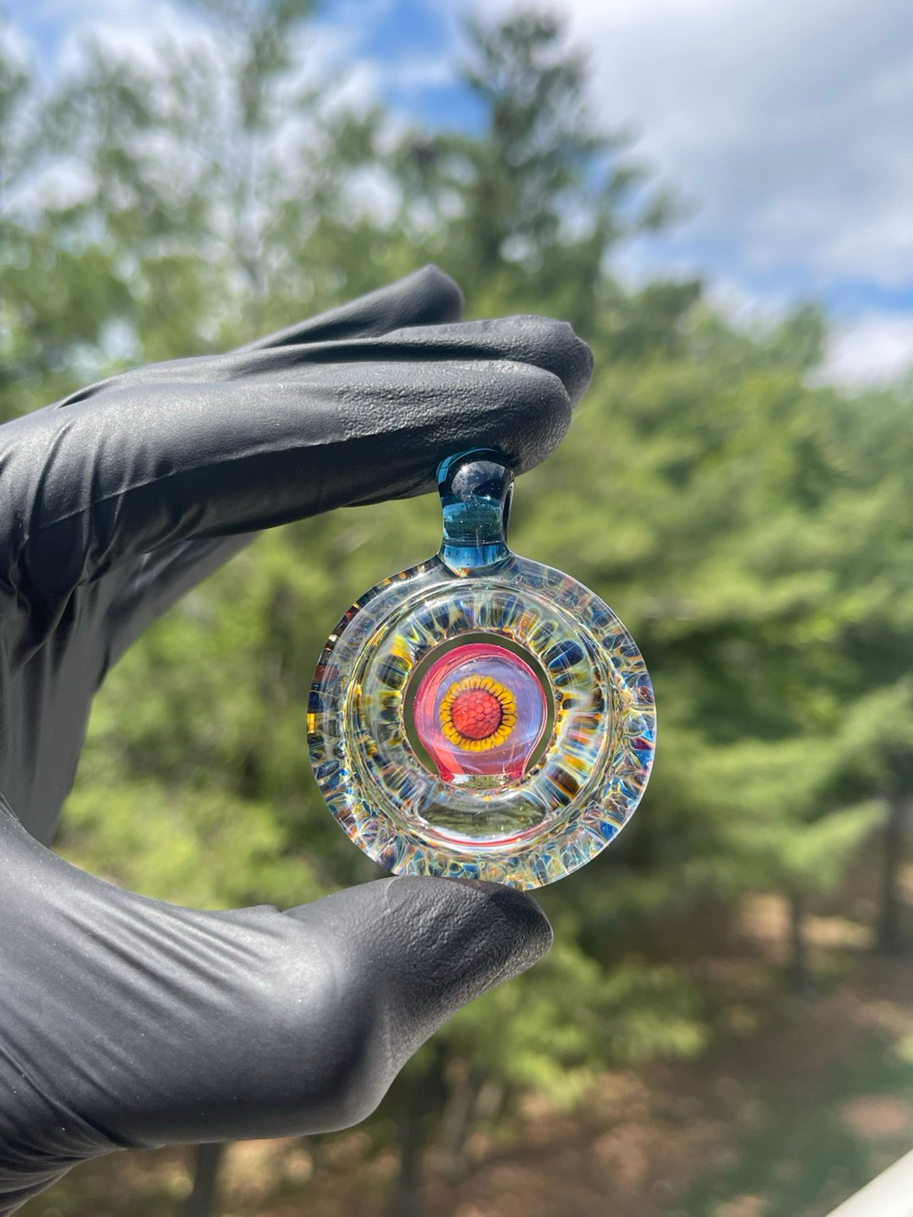 Preview pic of Optical Illusion Pendant Flower Millie