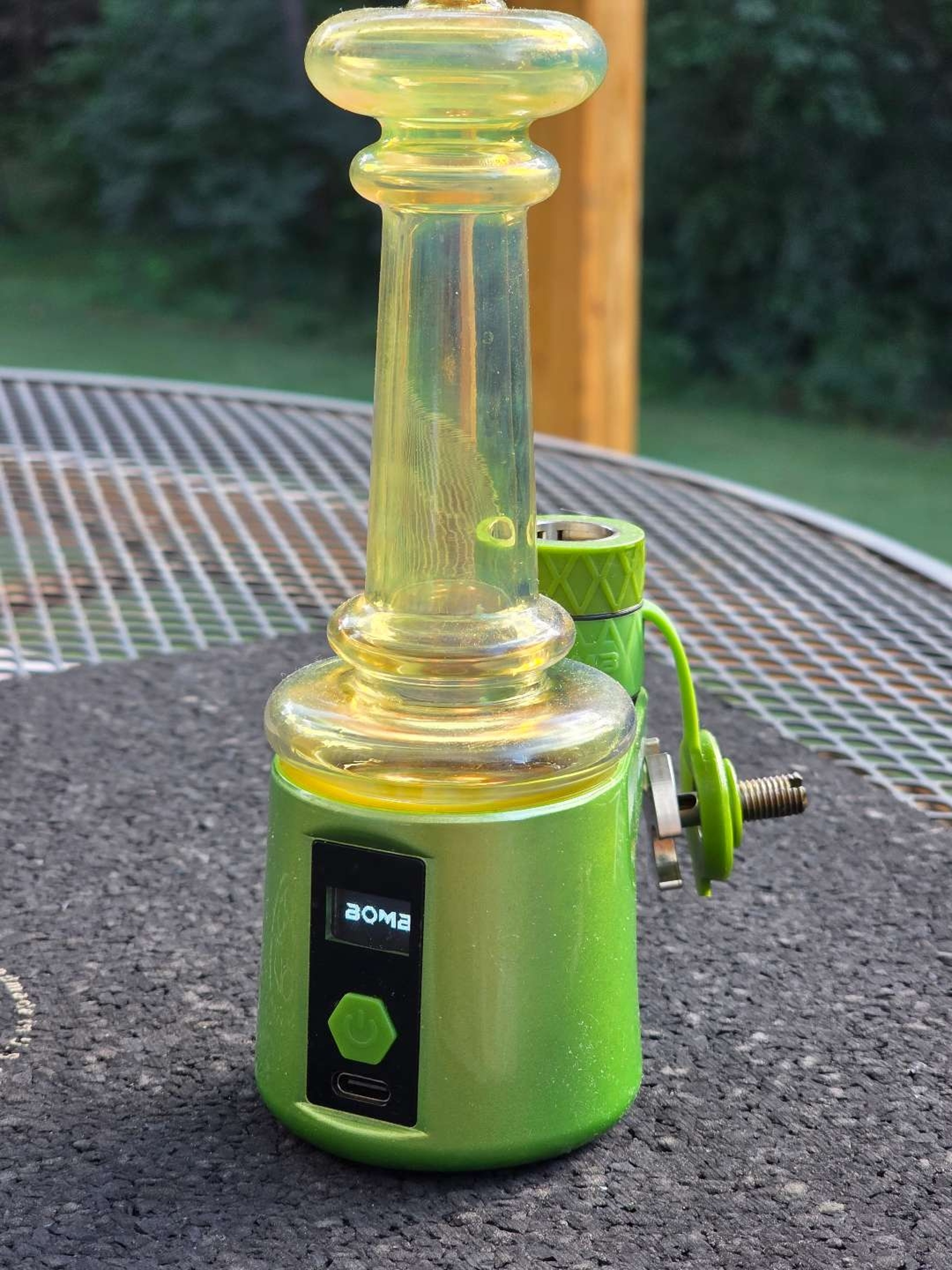 Preview pic of Bomb erig + 4 glass attachments