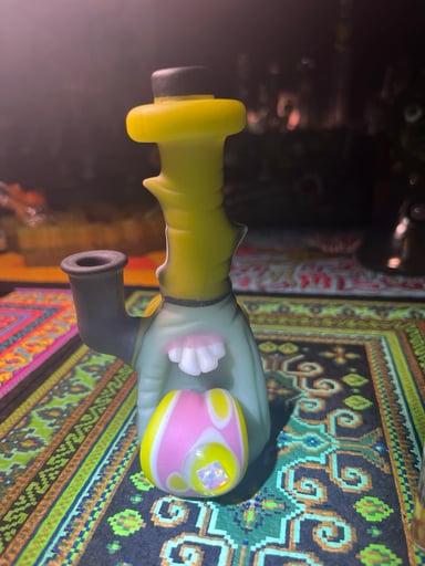 Preview pic of Gl_asshole x Sprout Glass collaboration 2 face with an opal acid eater!