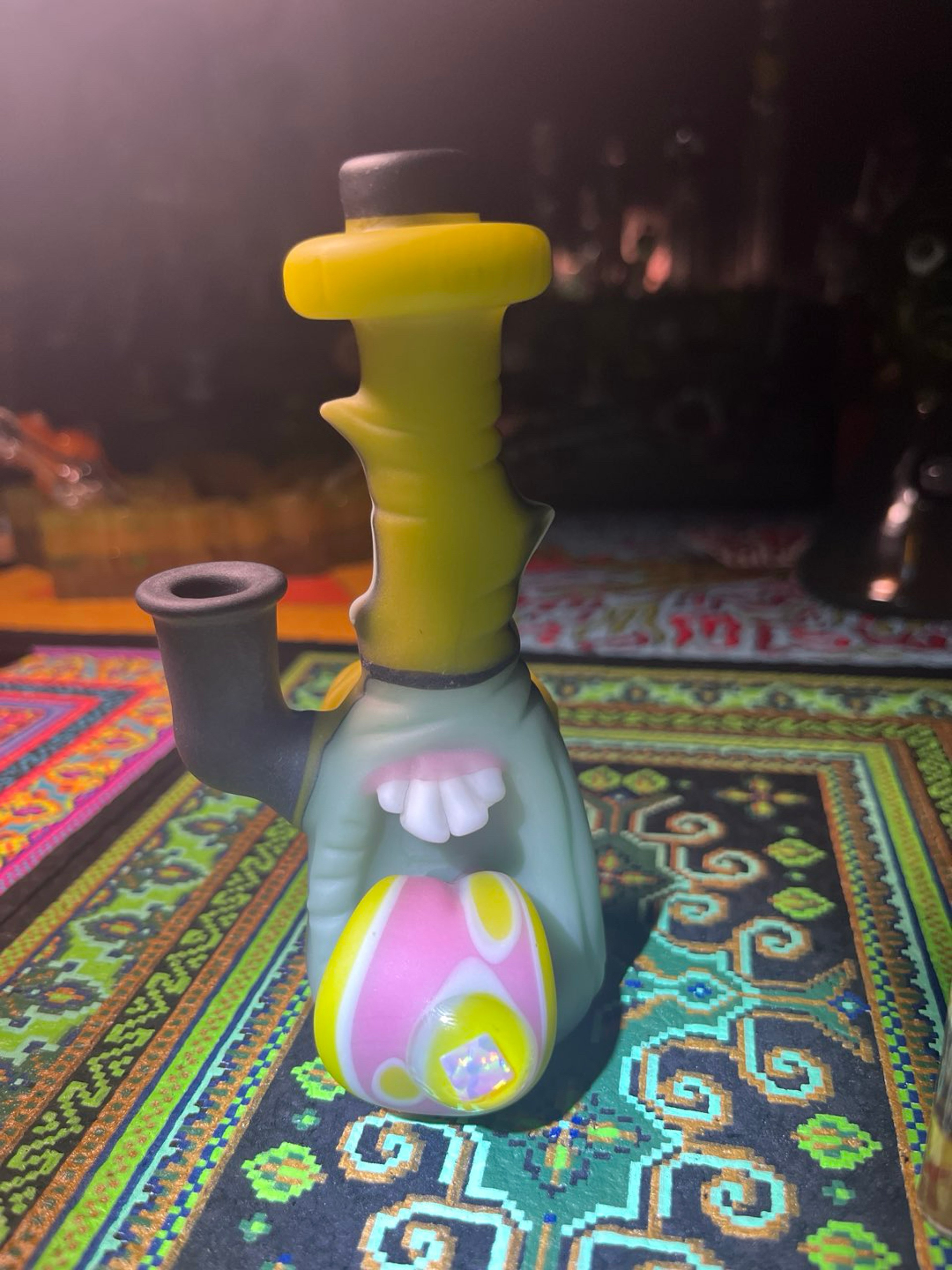 Preview pic of Gl_asshole x bakedbeansglass collaboration 2 face with an opal acid eater!