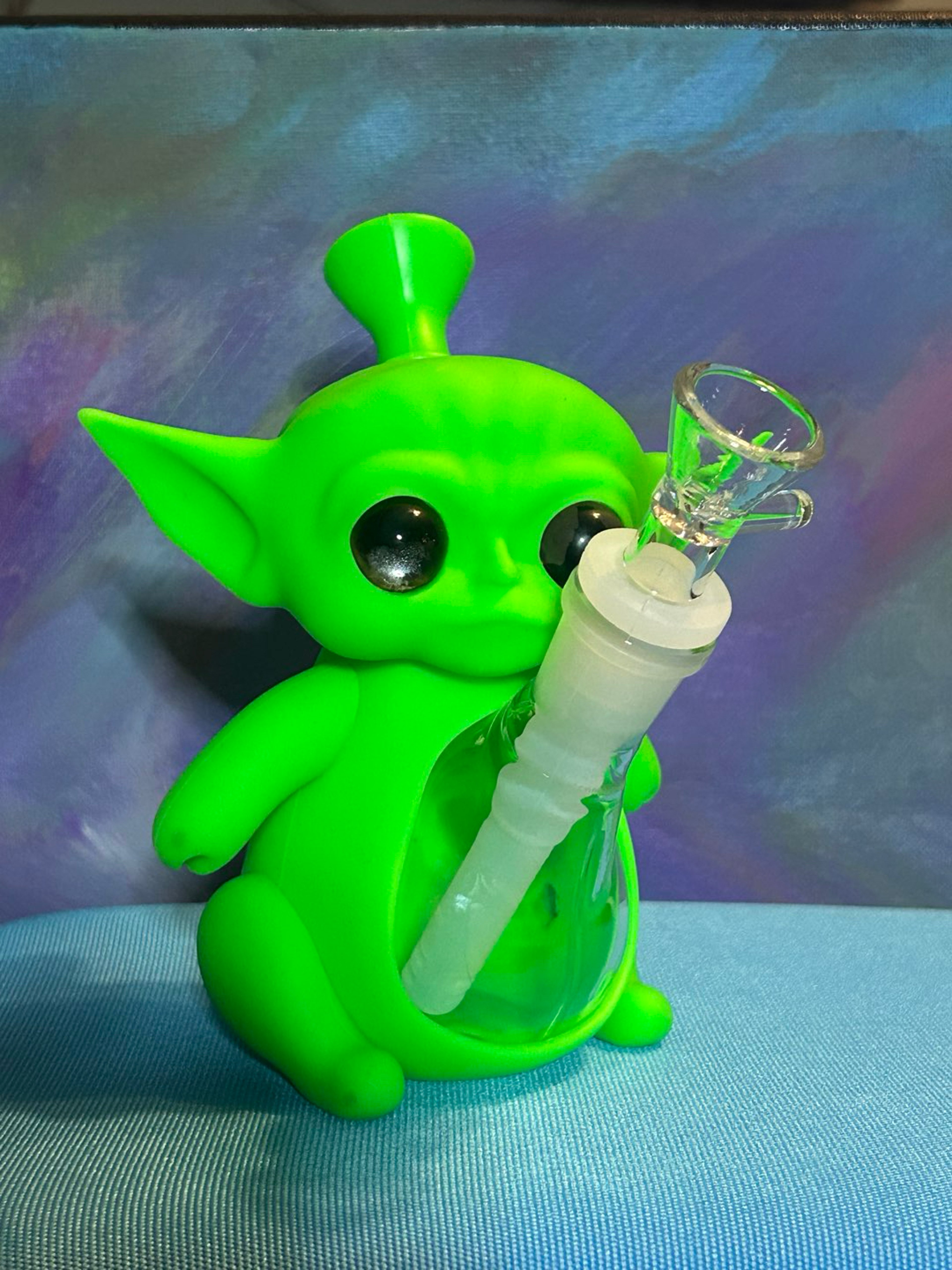 Glass and silicone Baby Yoda image 0
