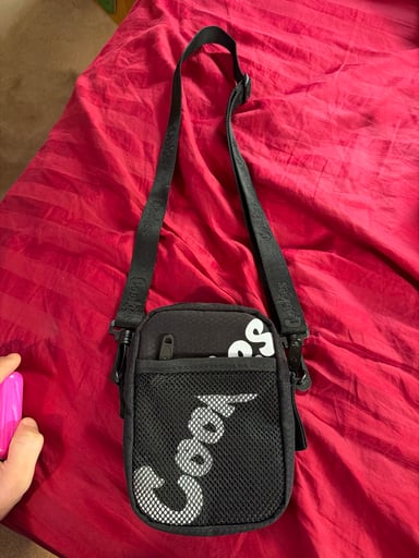 Preview pic of Cookies smellproof crossbody dank bag