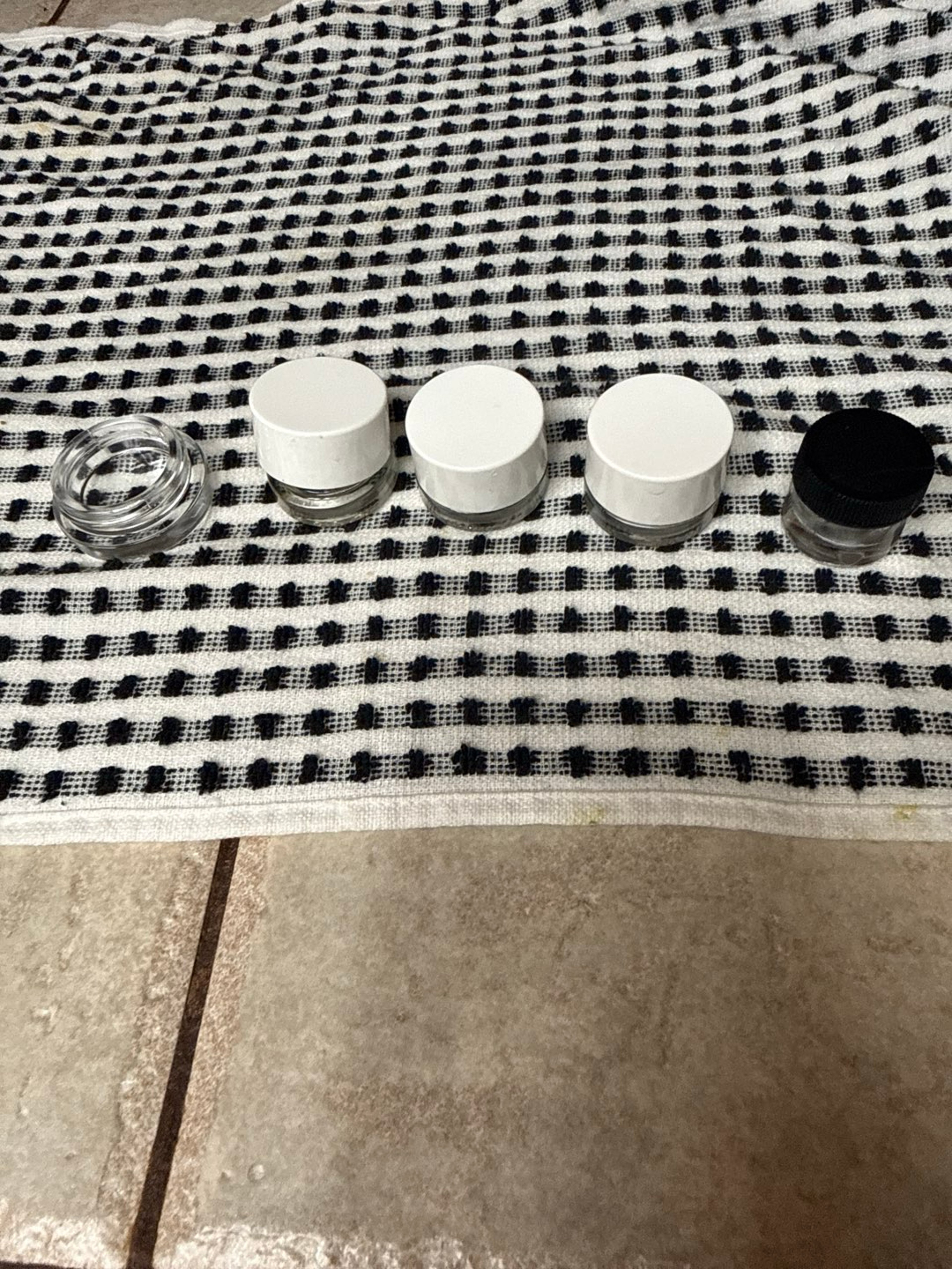 Preview pic of 4 used cleaned hash Jars