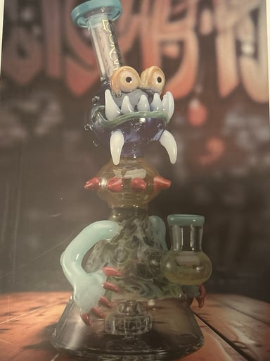 Preview pic of Lookah 10" Monster Head Disc Perc Beaker Glass Bong