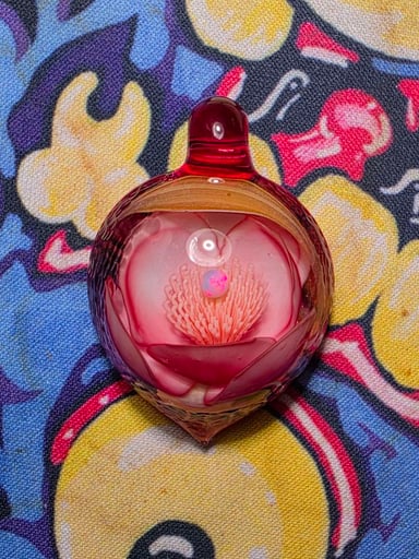 Preview pic of Delong Glass Pink Pendant