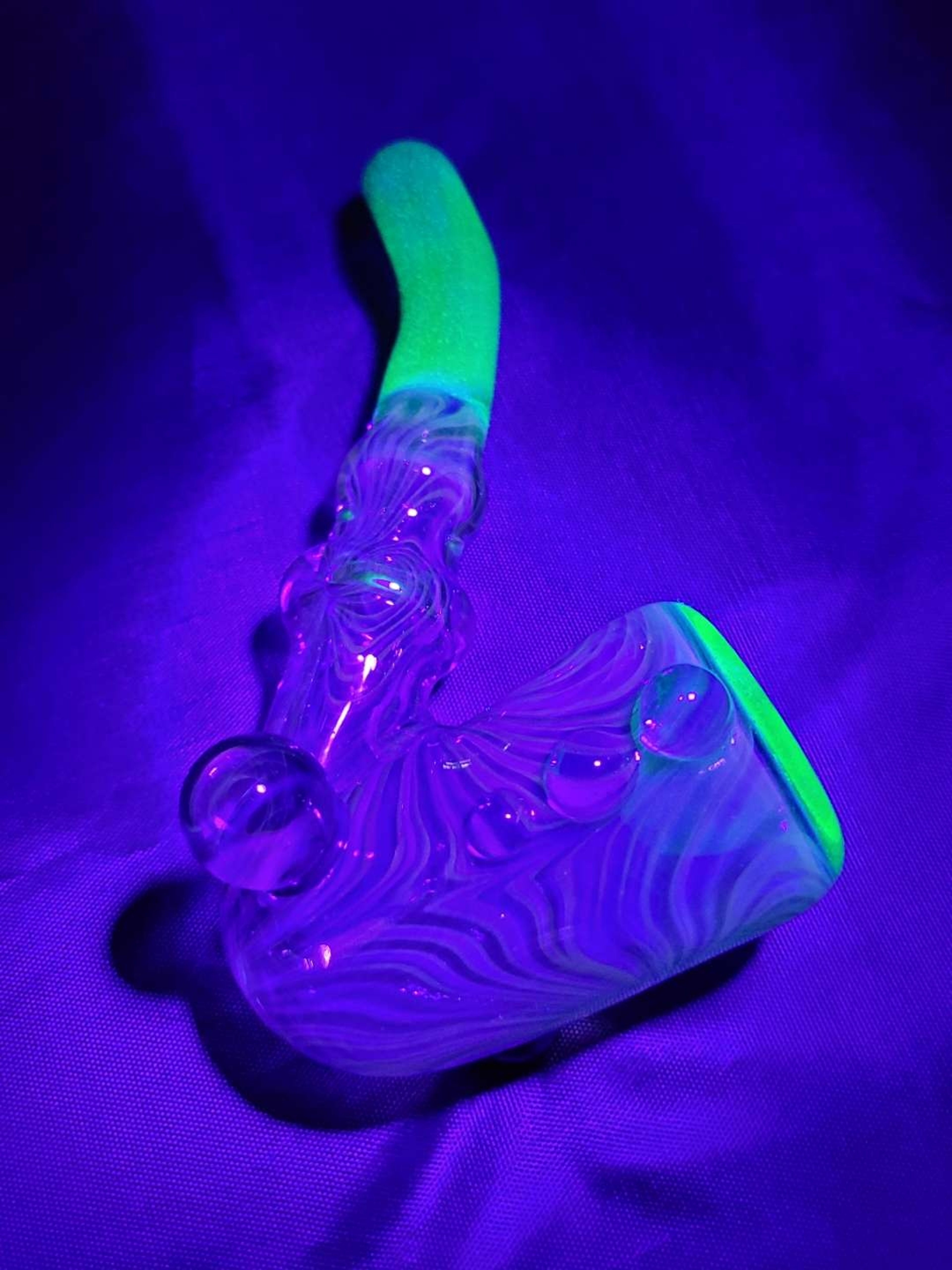 Fume x Hand of man UV image 0