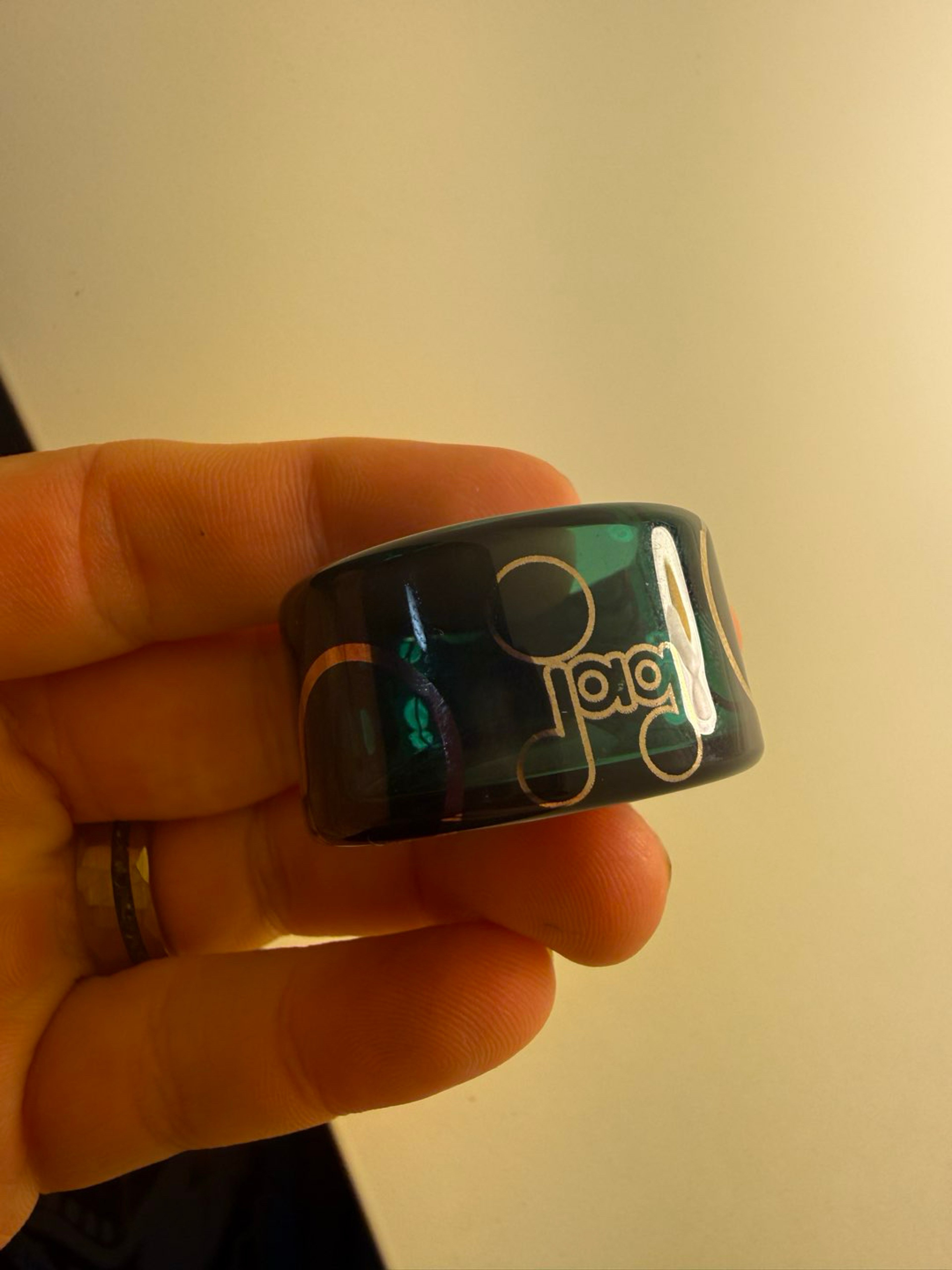 Preview pic of Jag glass