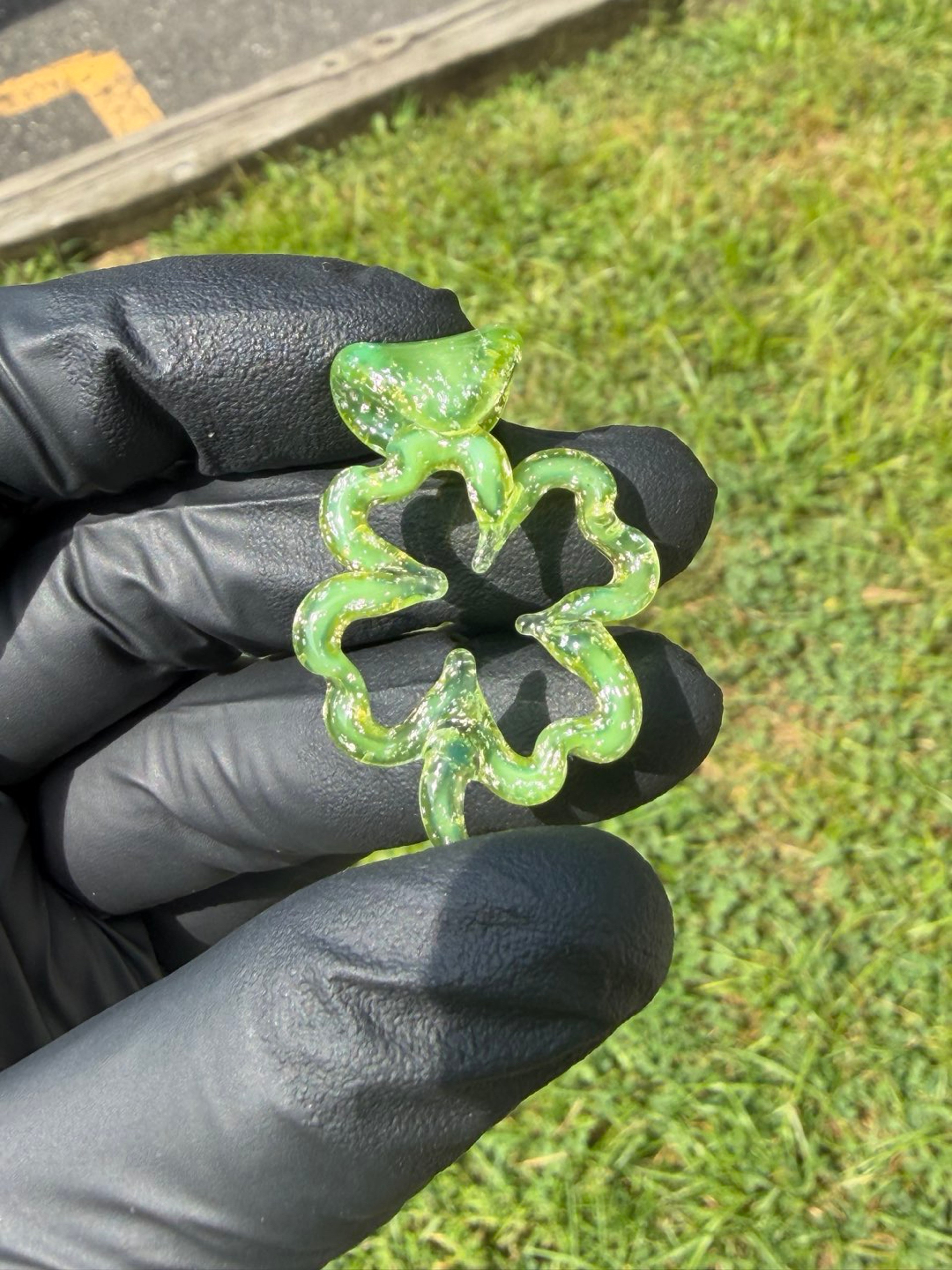 Four leaf clover pendant rich villa image 0