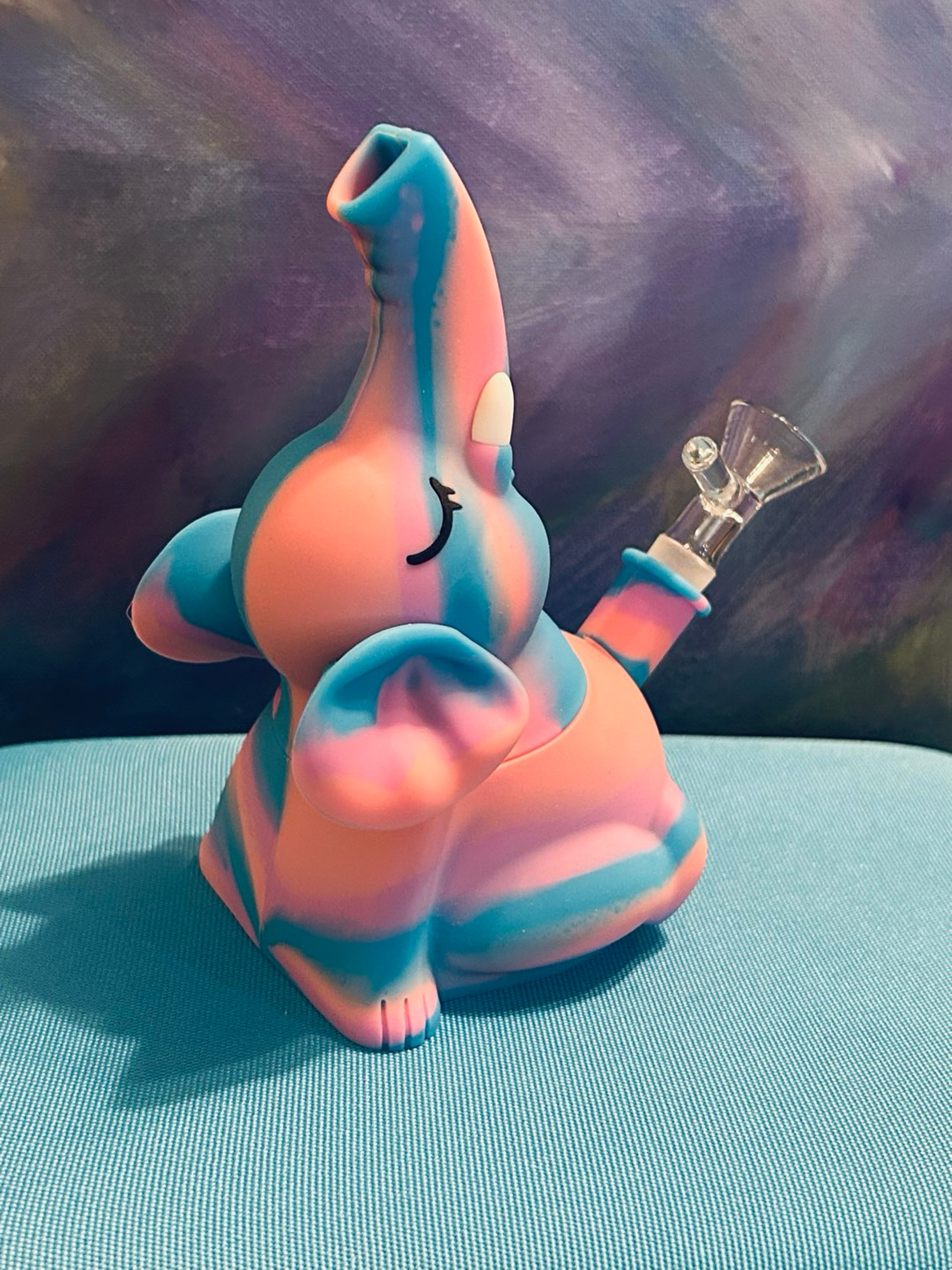 Super cute silicone/glass Elephant with glass bow image 0