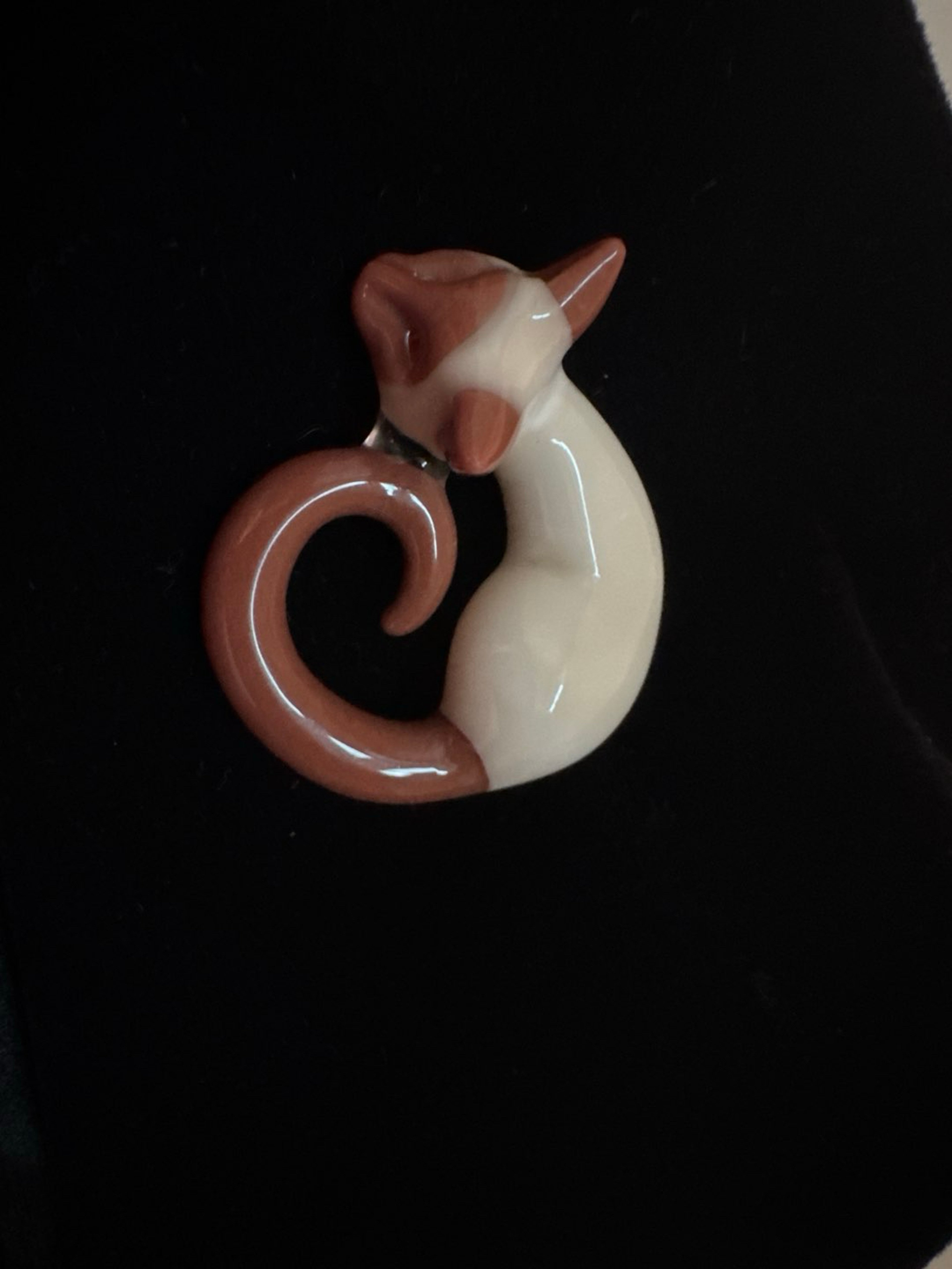 Preview pic of Spiller Woods Siamese Cat Pendant
