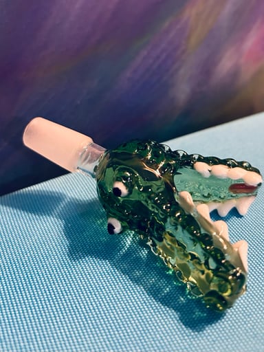 Preview pic of Green Glass Gator 14 mm bowl