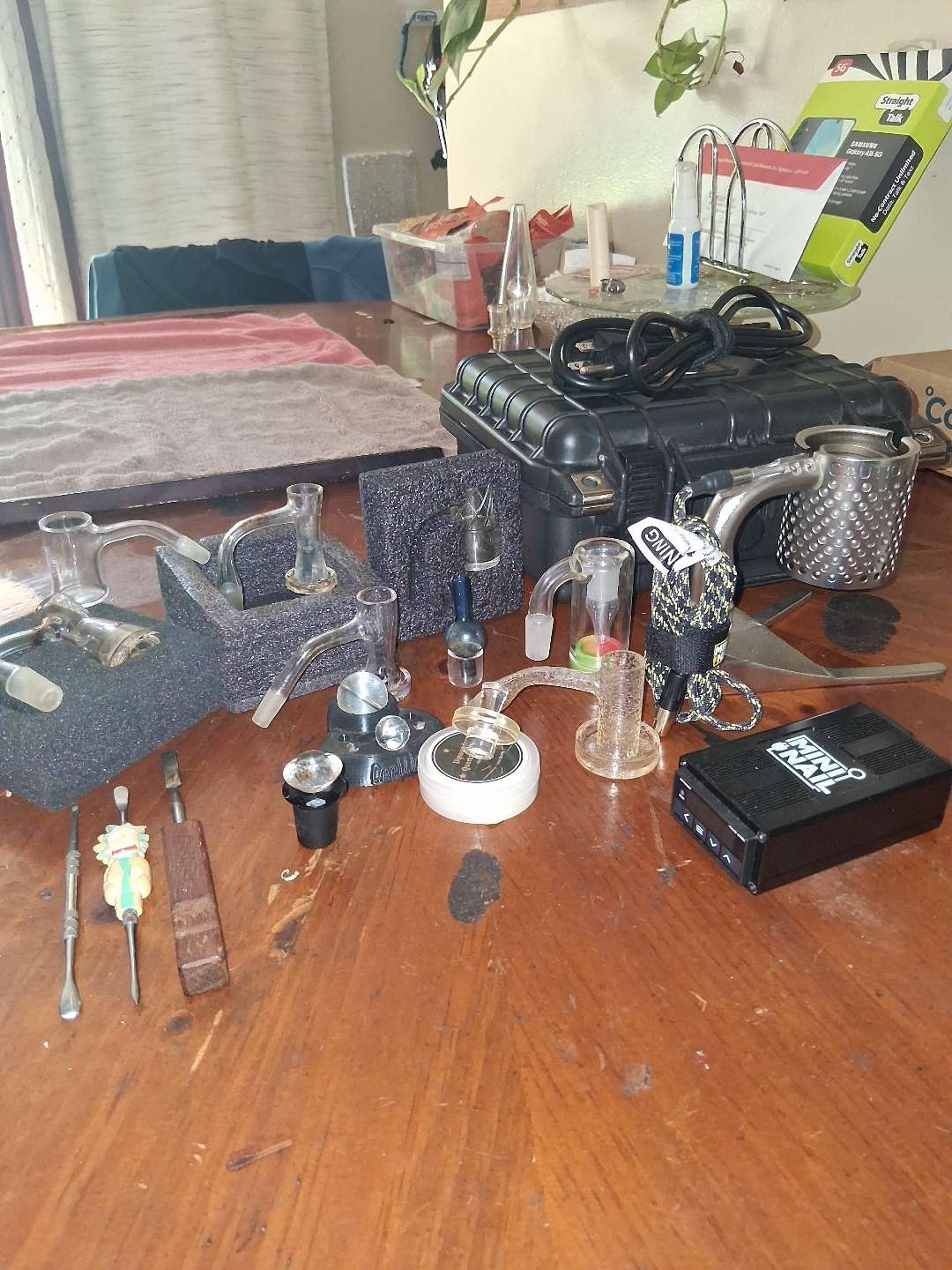 Quartz + Accessories image 0