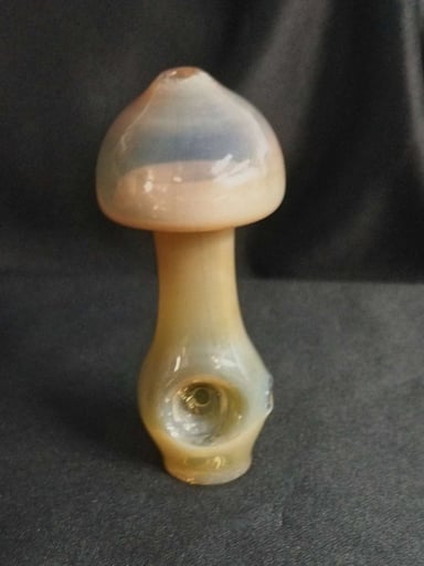 Preview pic of Small glass mushroom pipe