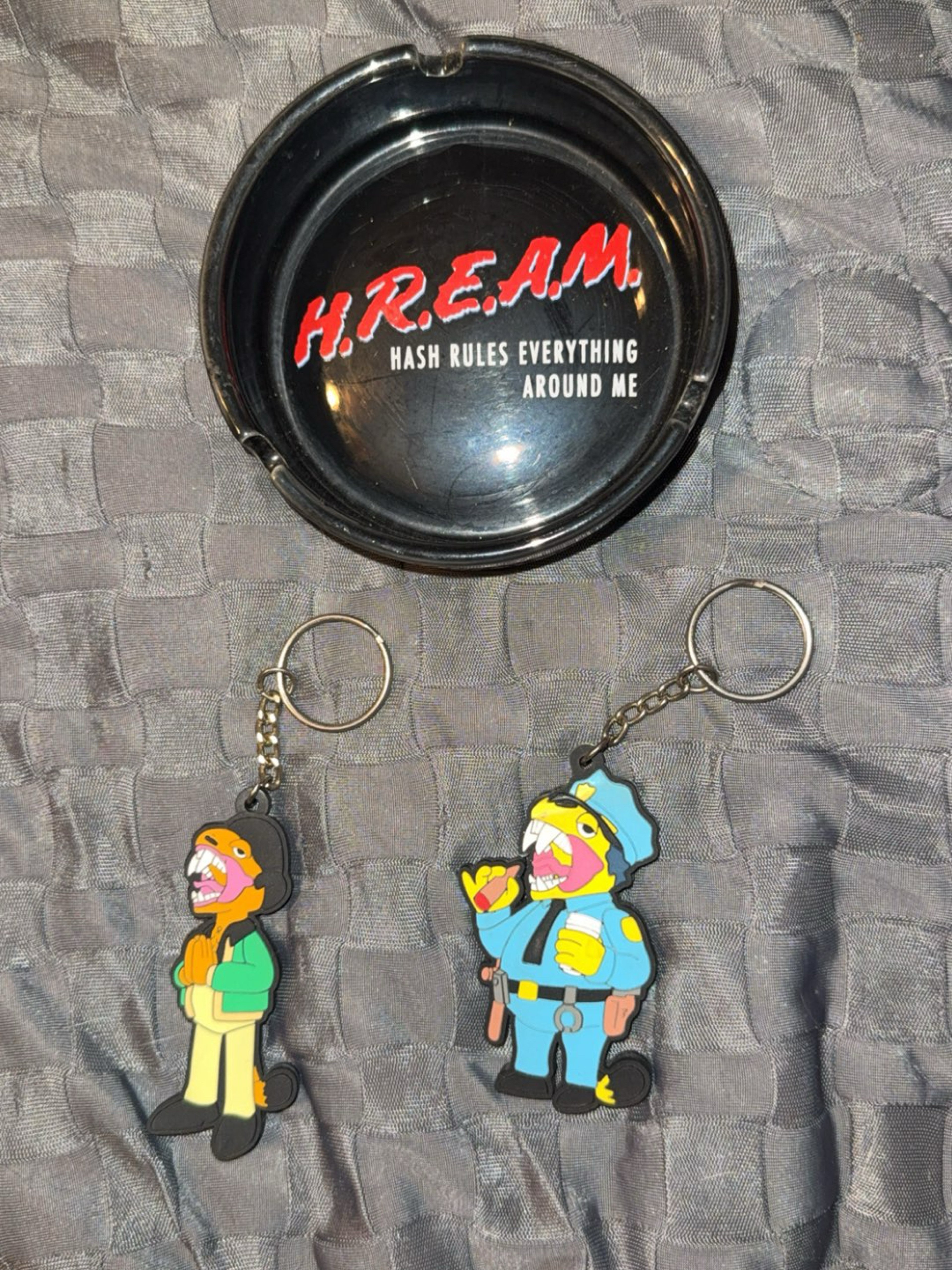 Gz1 ashtray & keychains image 0